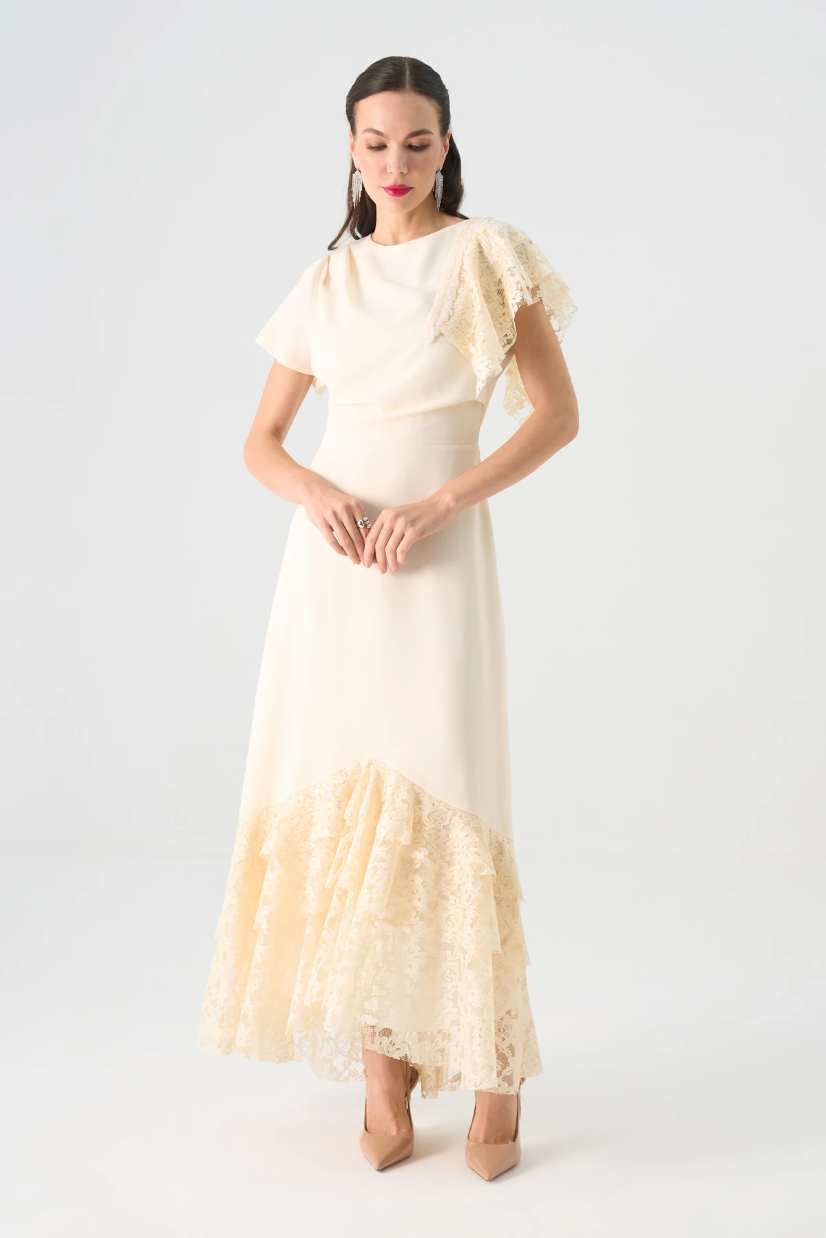 Dantel Detaylı Asimetrik Kesim Midi Elbise EL-4449