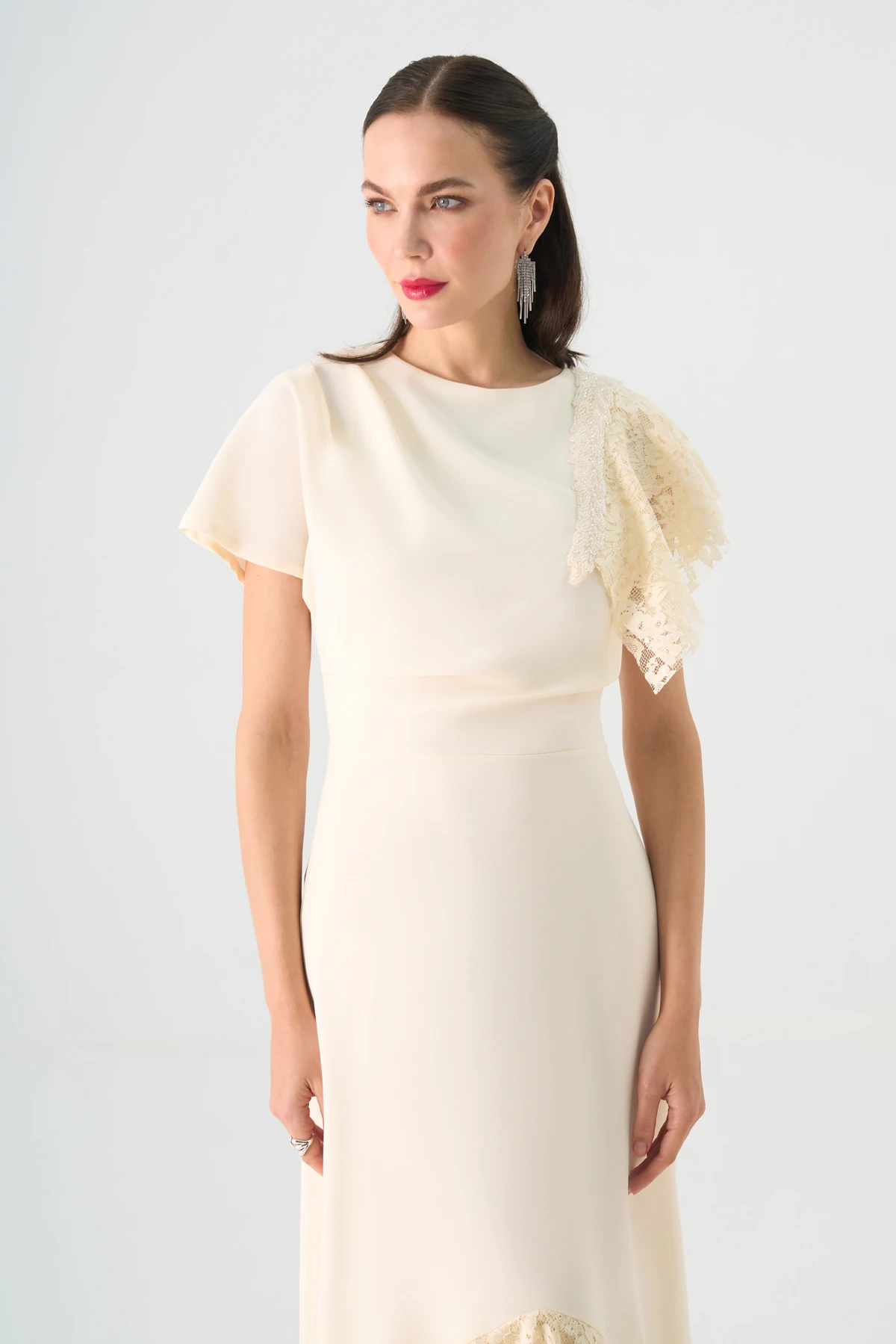 Dantel Detaylı Asimetrik Kesim Midi Elbise EL-4449