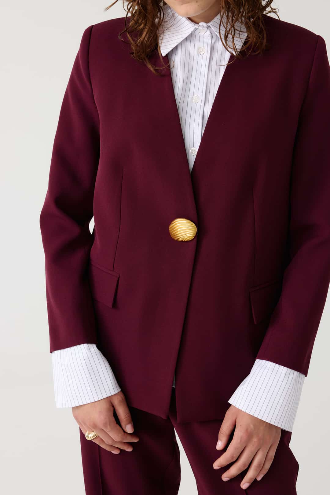 Çizgi garnili metal aksesuarlı takım EL-2707 - BORDO