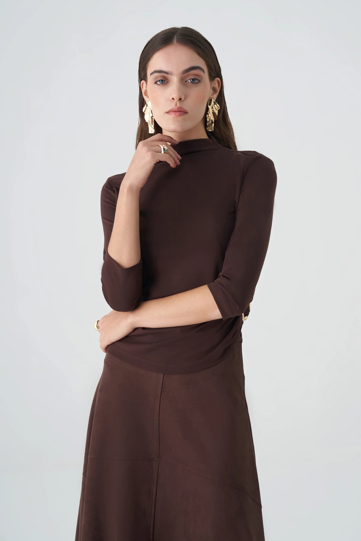 Dik yakalı drapeli aksesuarlı örme bluz süet etekli takım EL-2743