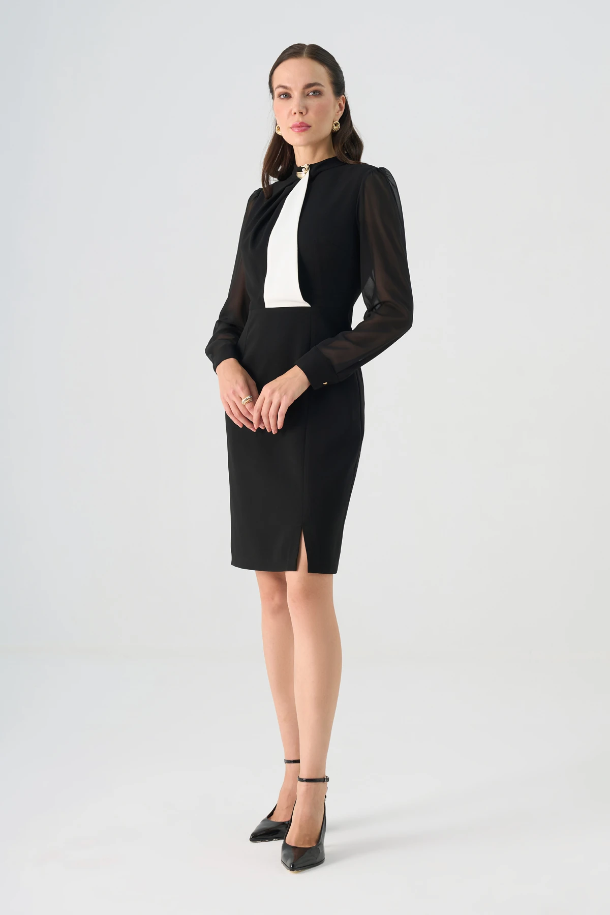 Kontrast garnili kolu şifonlu gold aksesuarlı krep elbise EL-4419