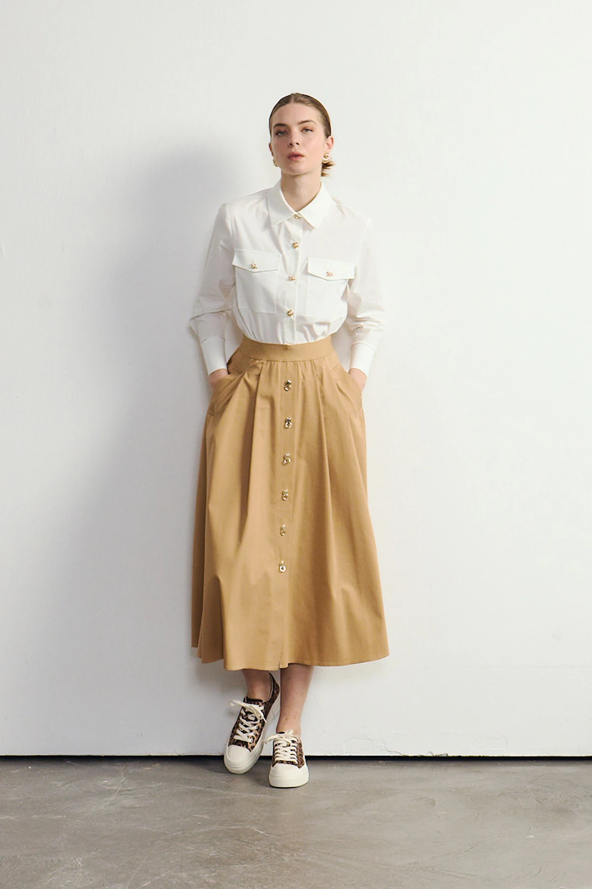 Metal aksesuarlı poplin gömlek EL-1734