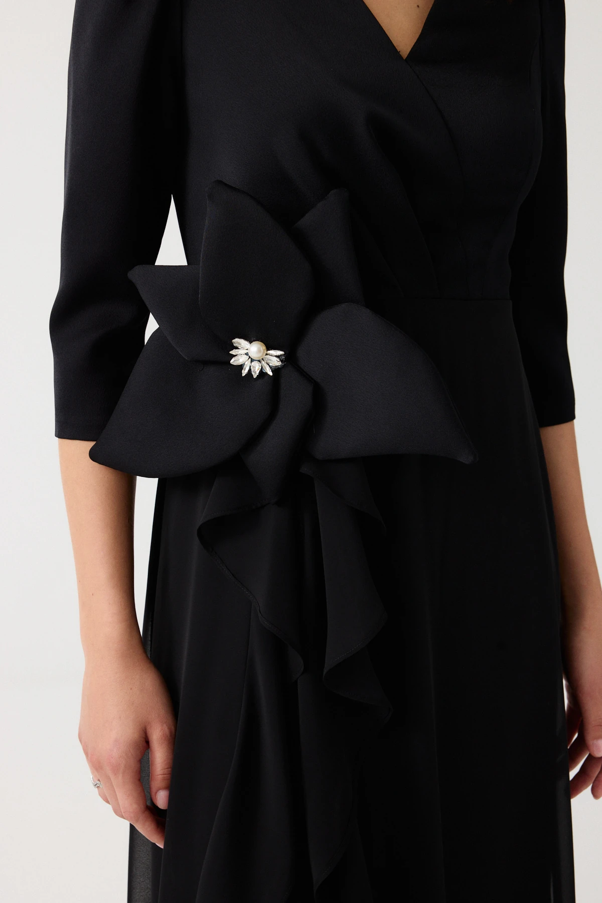 Çiçek aksesuarlı şık elbise EL-4361