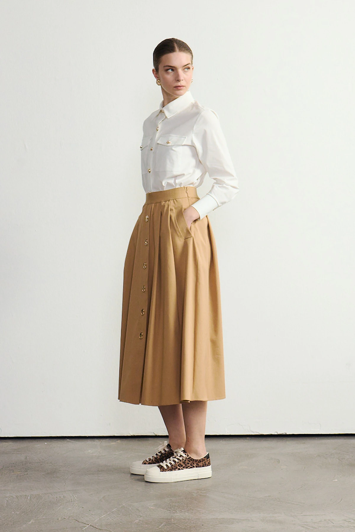 Metal aksesuarlı poplin gömlek EL-1734