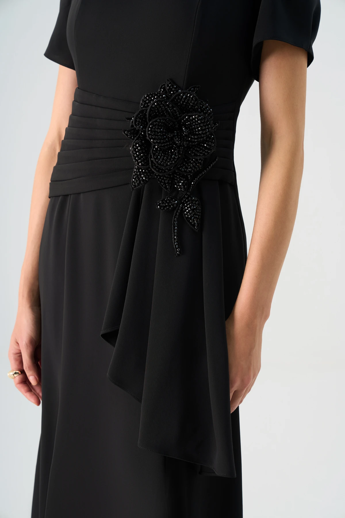 Beli pilise detaylı çiçekli elbise EL-4387