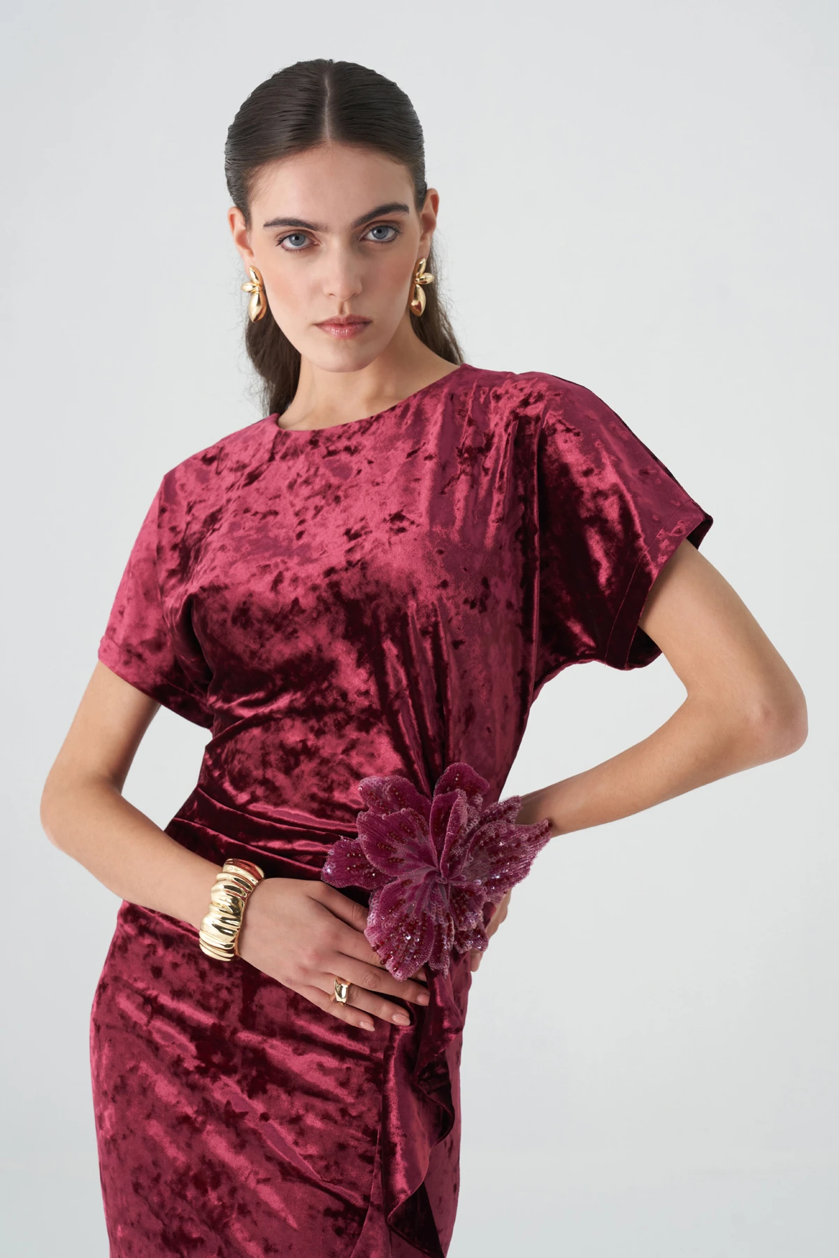 Düşük kollu volanlı kadife elbise EL-4442