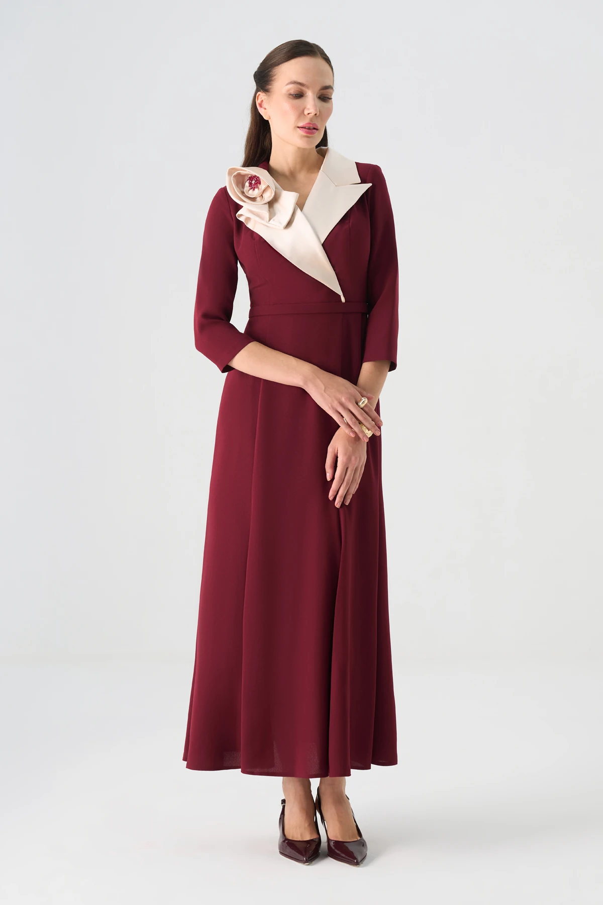 Saten yakalı çiçek espirili krep elbise EL-4427