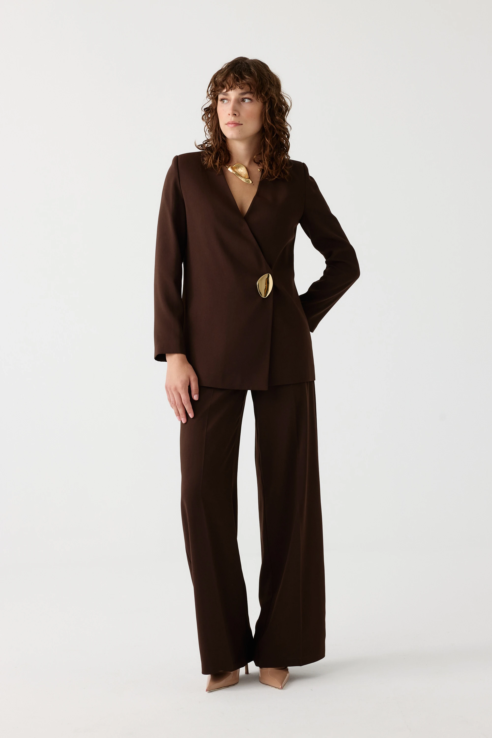 Gold aksesuarlı kruvaze kapama ceket takım EL-2704