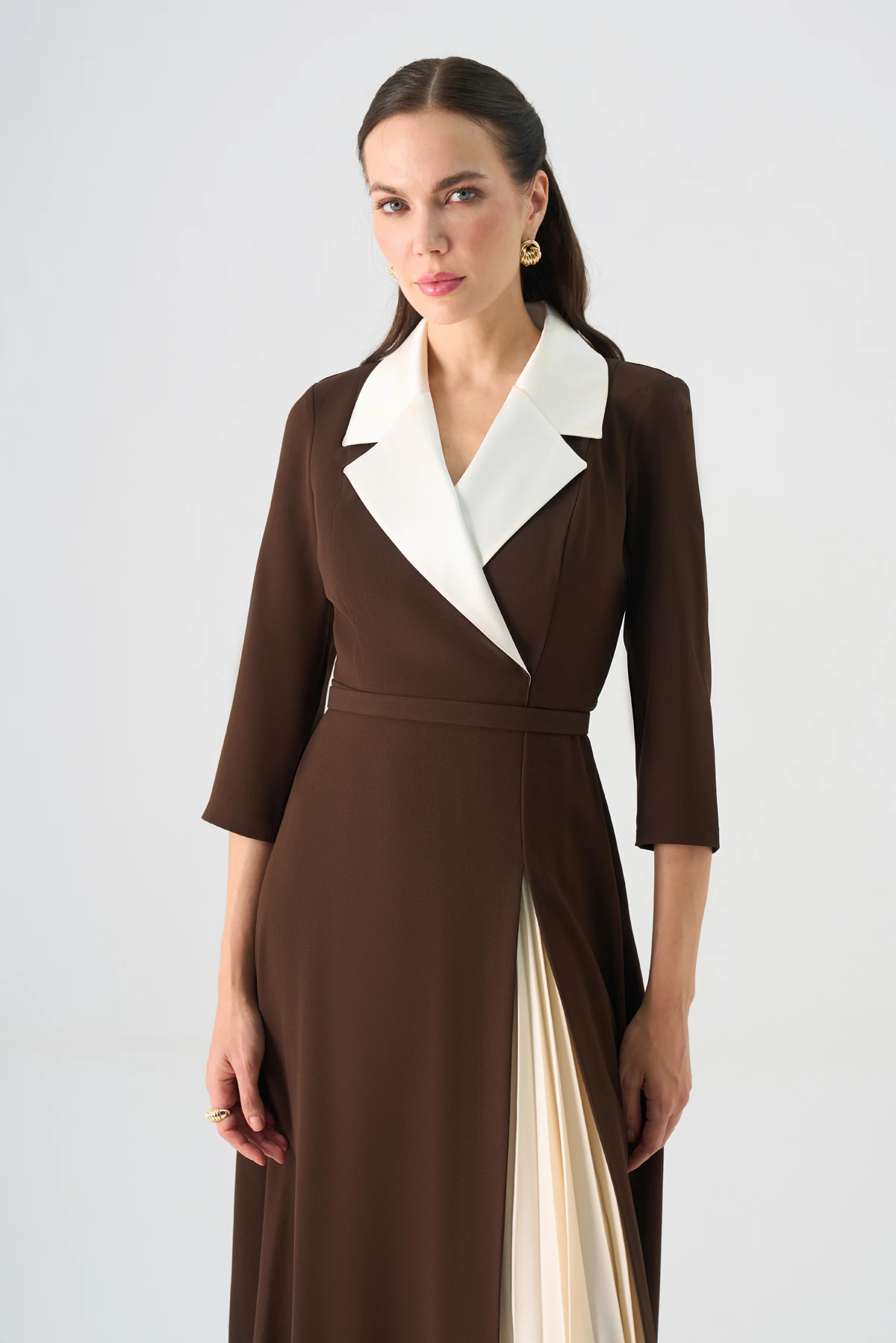 Yakası saten detaylı pilise midi krep elbise EL-4401