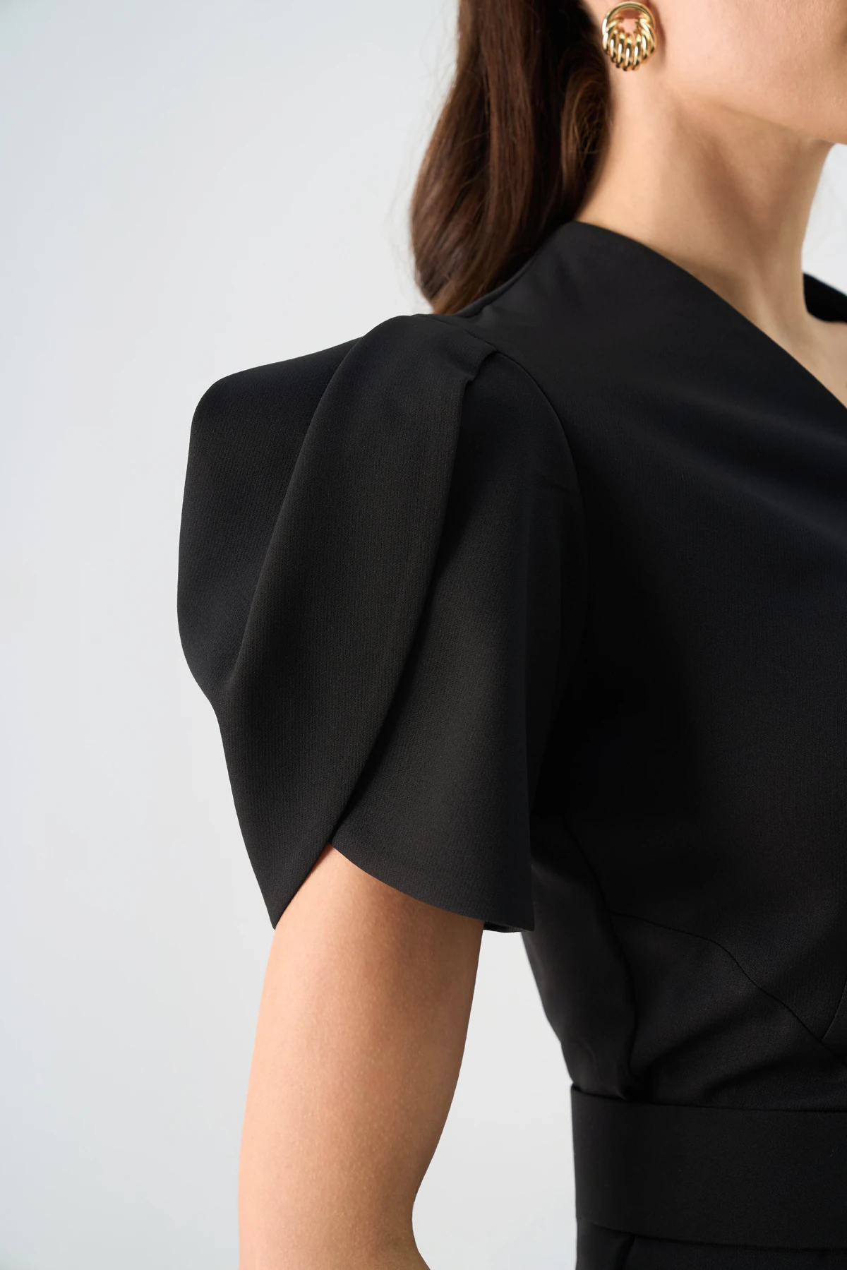 Kol detaylı gold kemer aksesuarlı krep elbise EL-4405