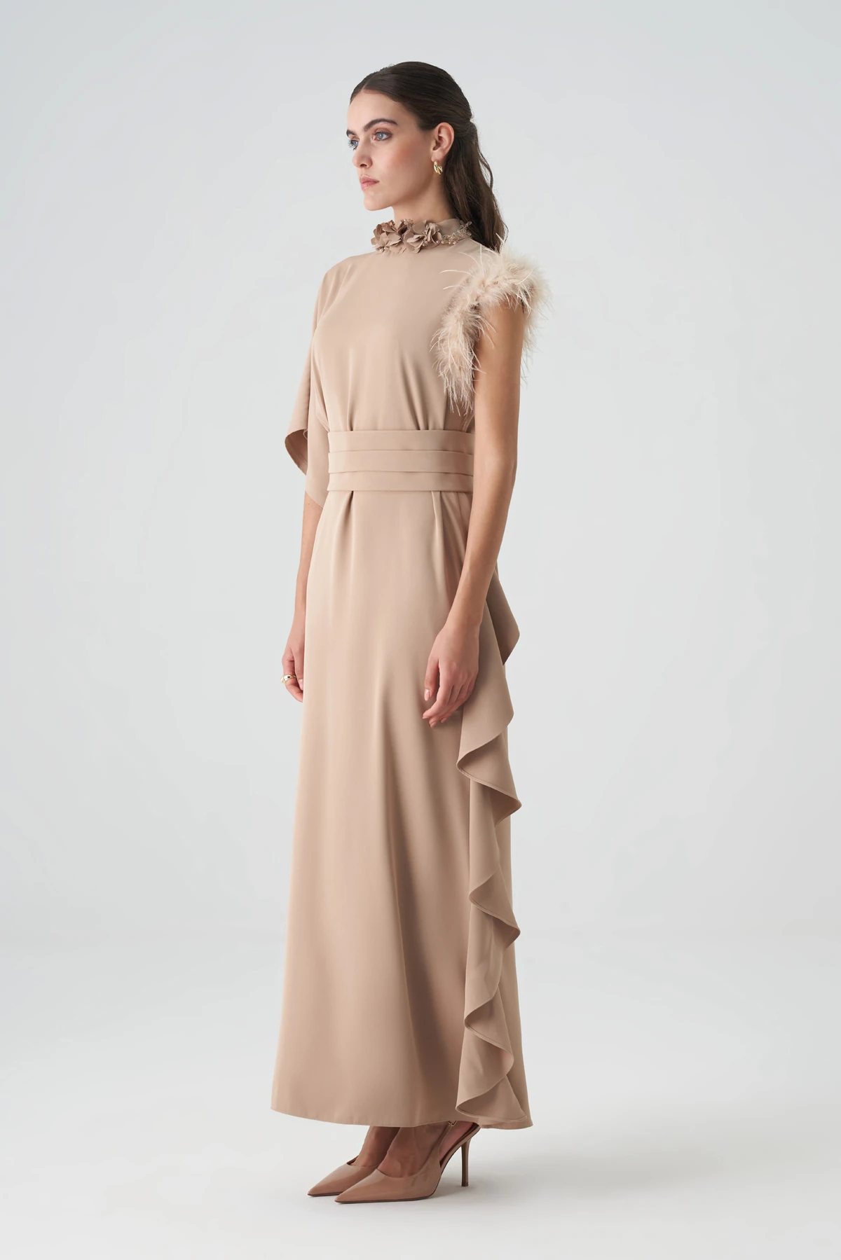 Asimetrik kolu tüylü elbise EL-4368