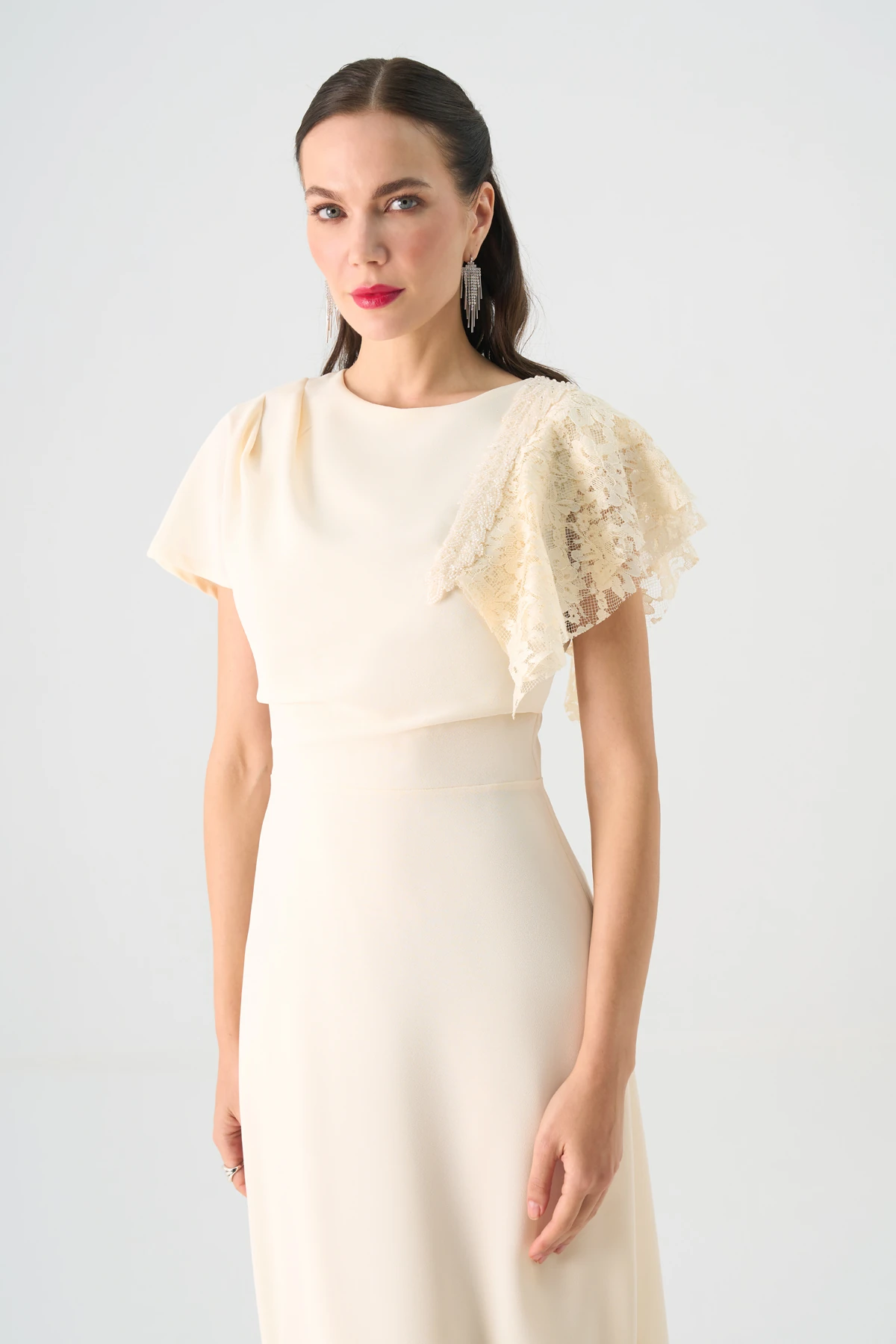 Dantel Detaylı Asimetrik Kesim Midi Elbise EL-4449