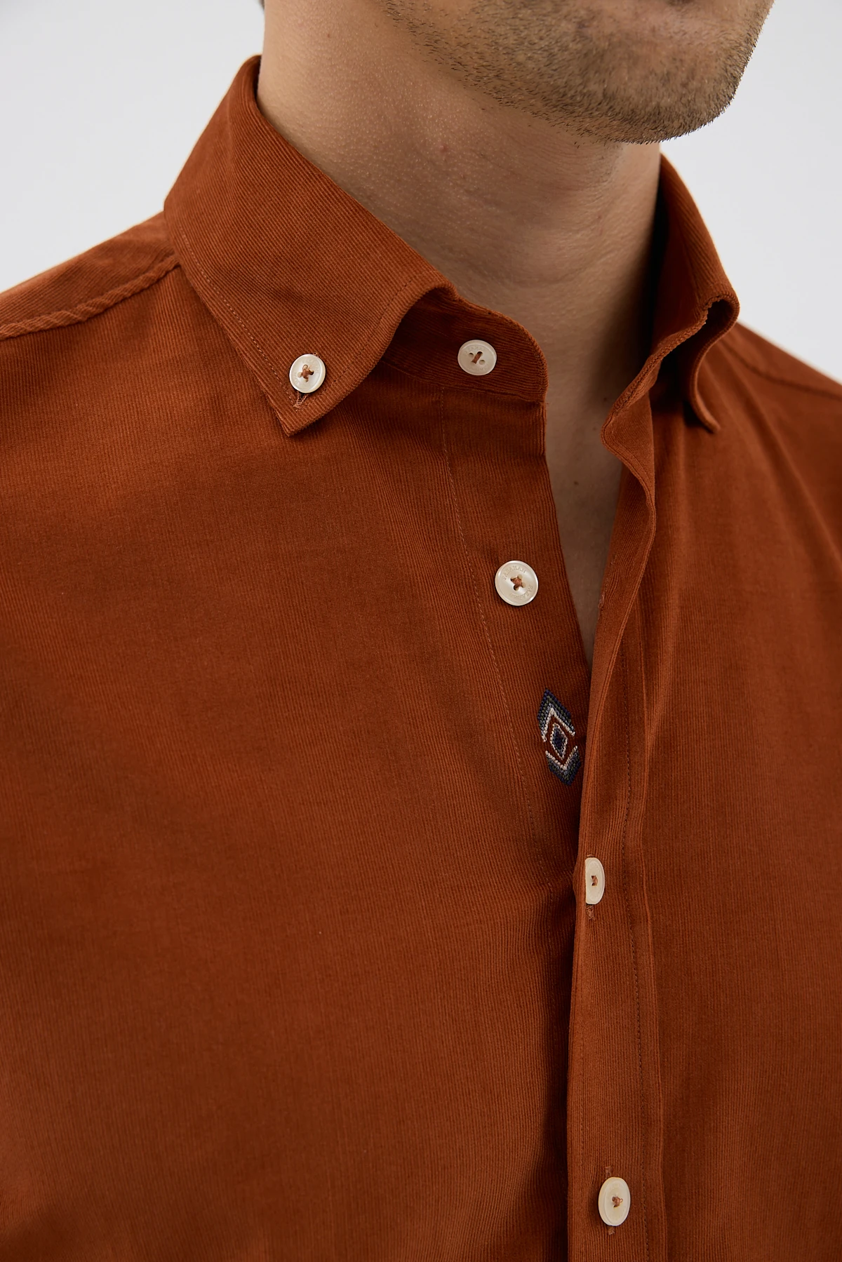 Kadife Yaka Düğmeli %100 Pamuk Comfort Fit Erkek Gömlek - Tarçın