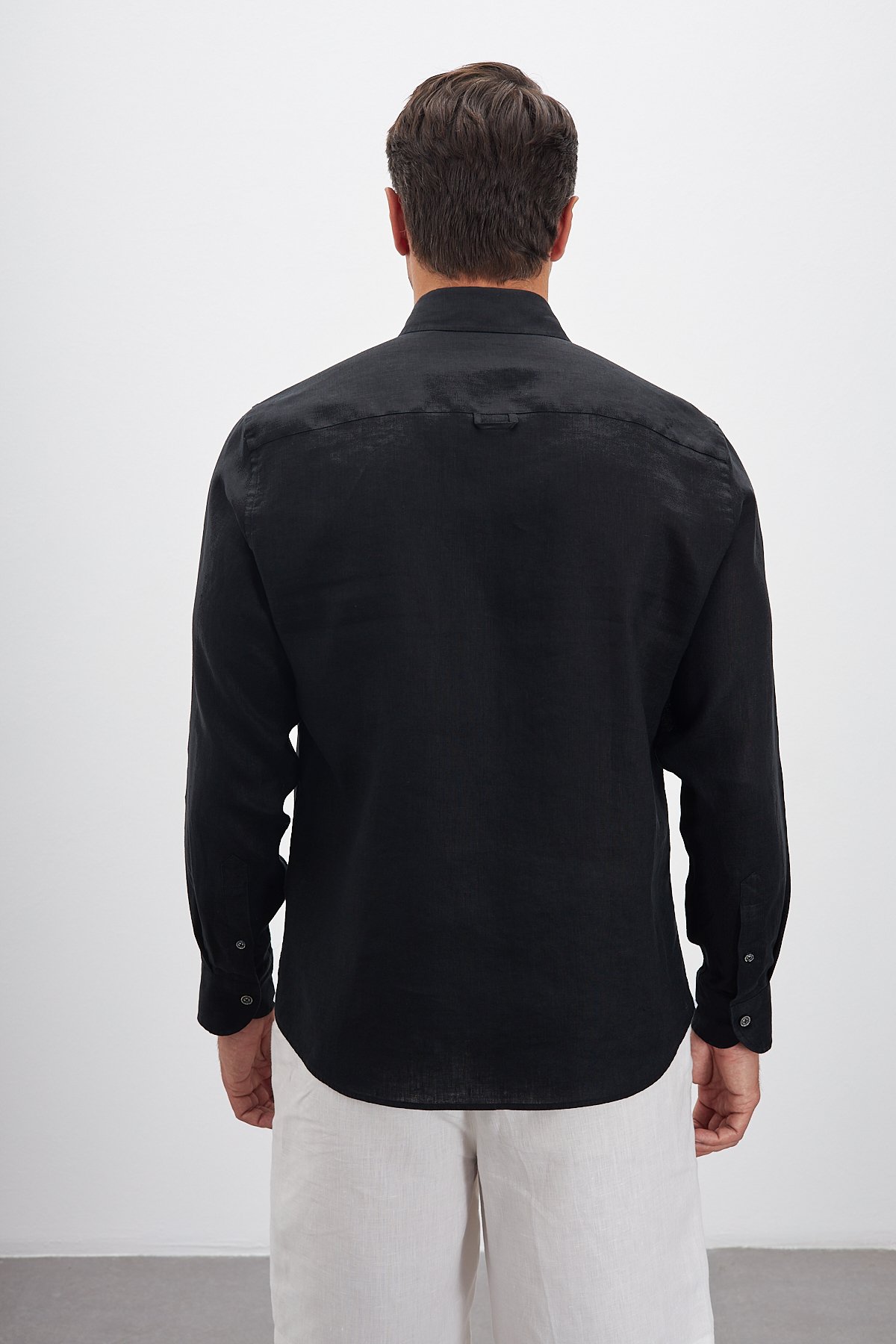 Yaka Düğmeli Comfort Fit %100 Keten Erkek Gömlek - Siyah