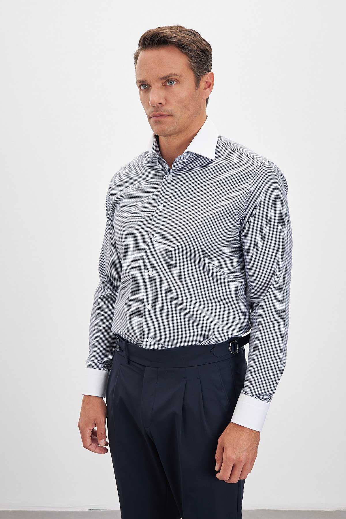 Beyaz İtalyan Yaka %100 Pamuk Comfort Fit Erkek Gömlek - Lacivert