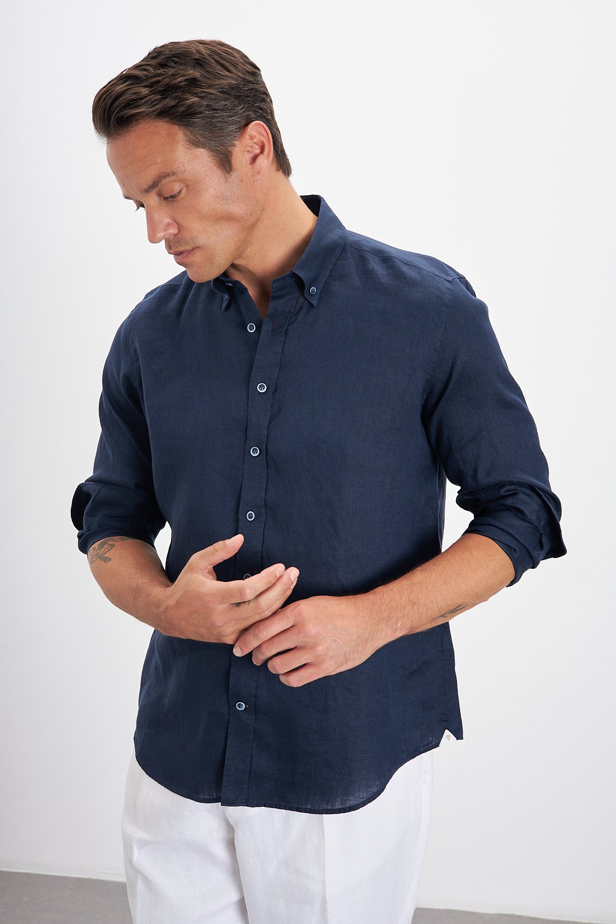 Yaka Düğmeli Comfort Fit %100 Keten Erkek Gömlek - Lacivert