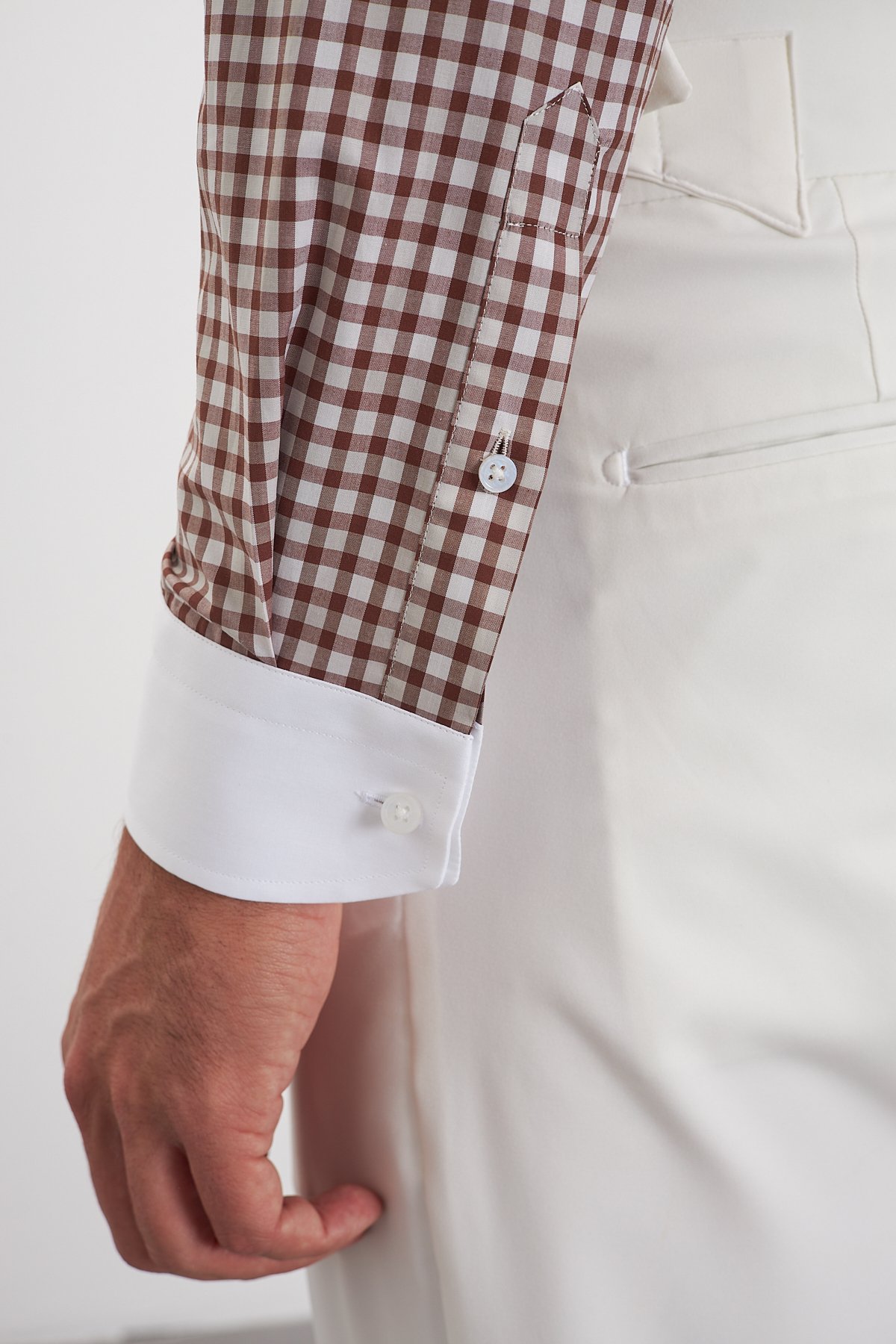 Yaka İğneli Comfort Fit %100 Pamuk Ekoseli Erkek Gömlek - Kahve-Beyaz