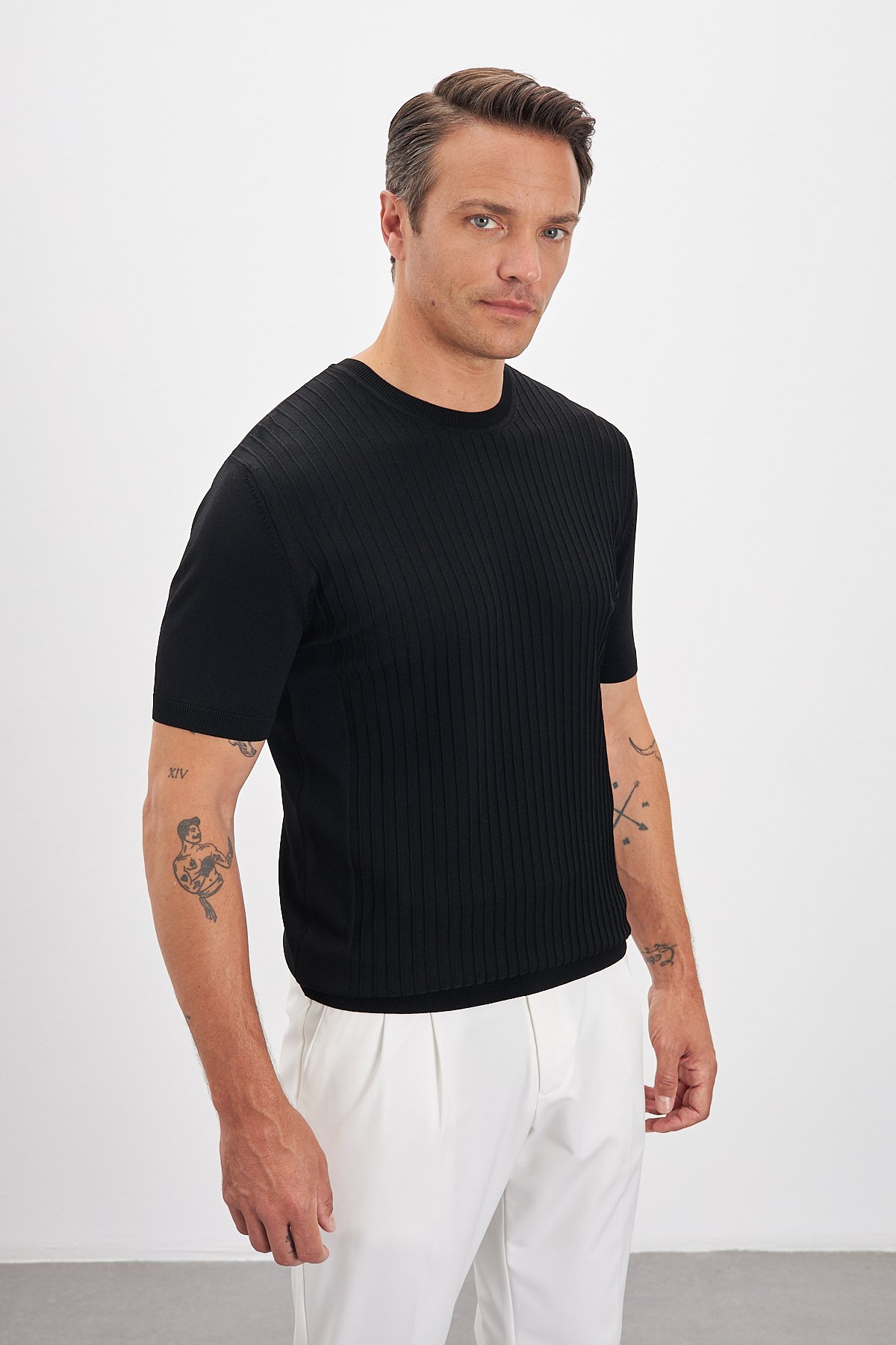 Çizgili Desenli Bisiklet Yaka Triko Erkek T-Shirt - Siyah