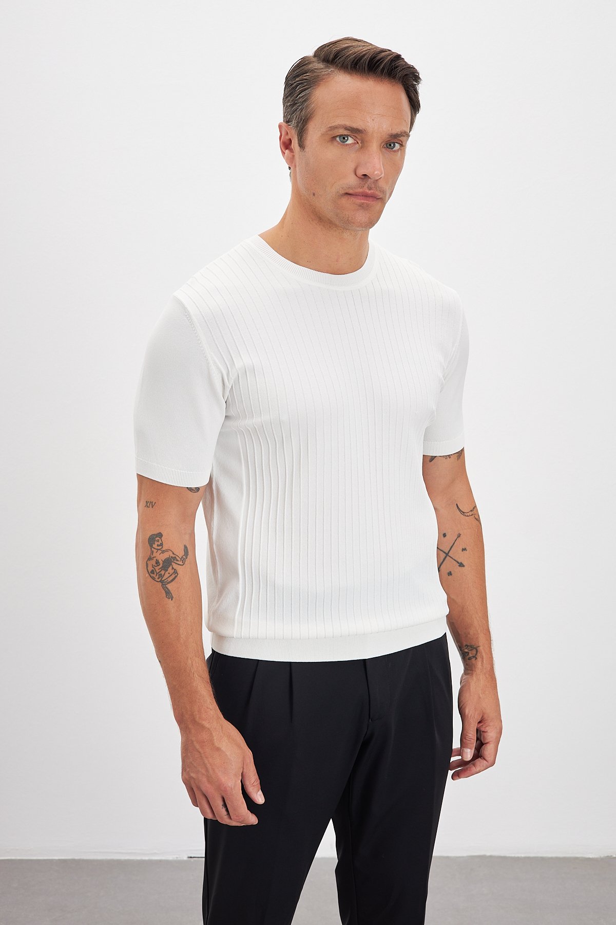Çizgili Desenli Bisiklet Yaka Triko Erkek T-Shirt - Beyaz