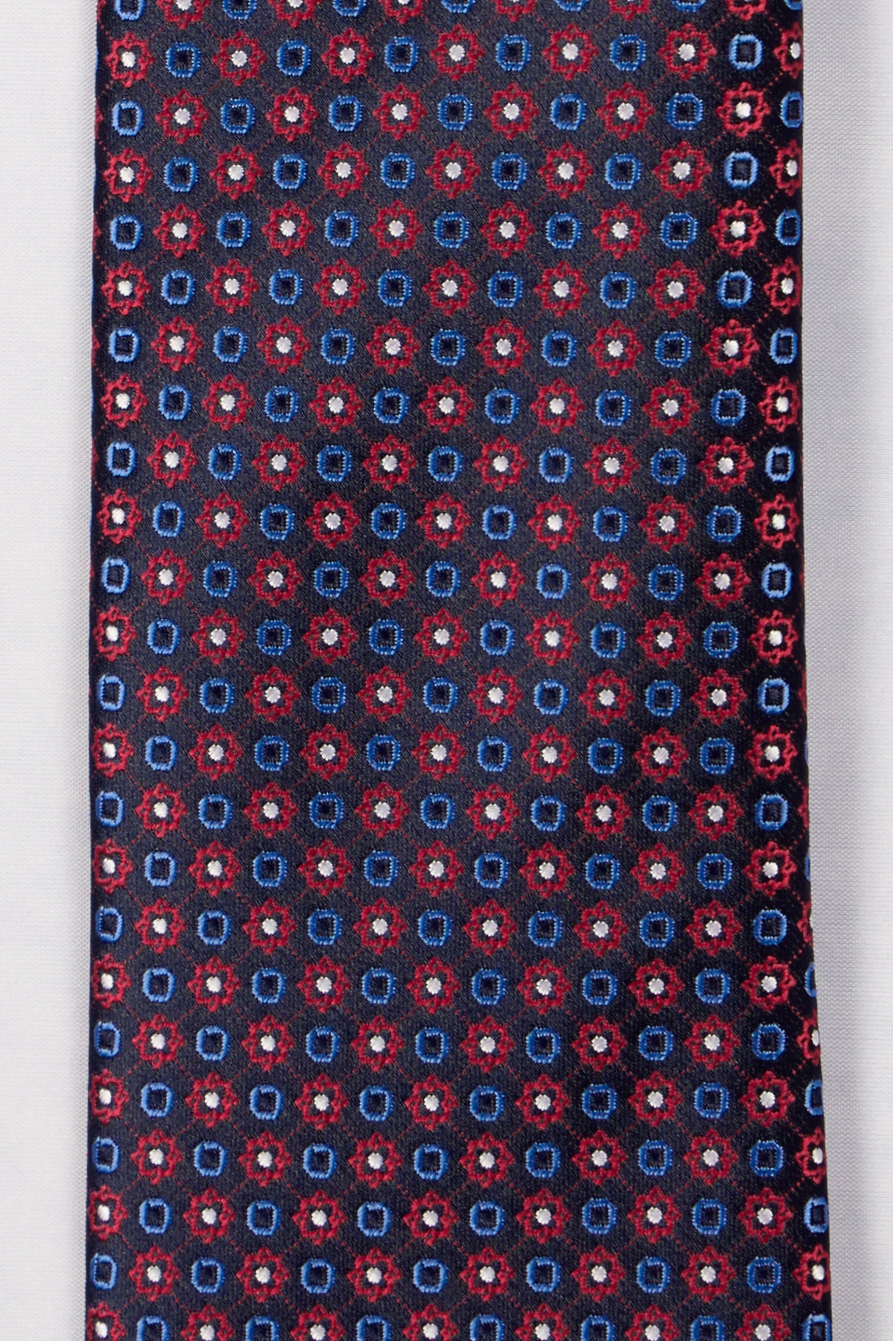 Mikro Madalyon Desenli Kravat