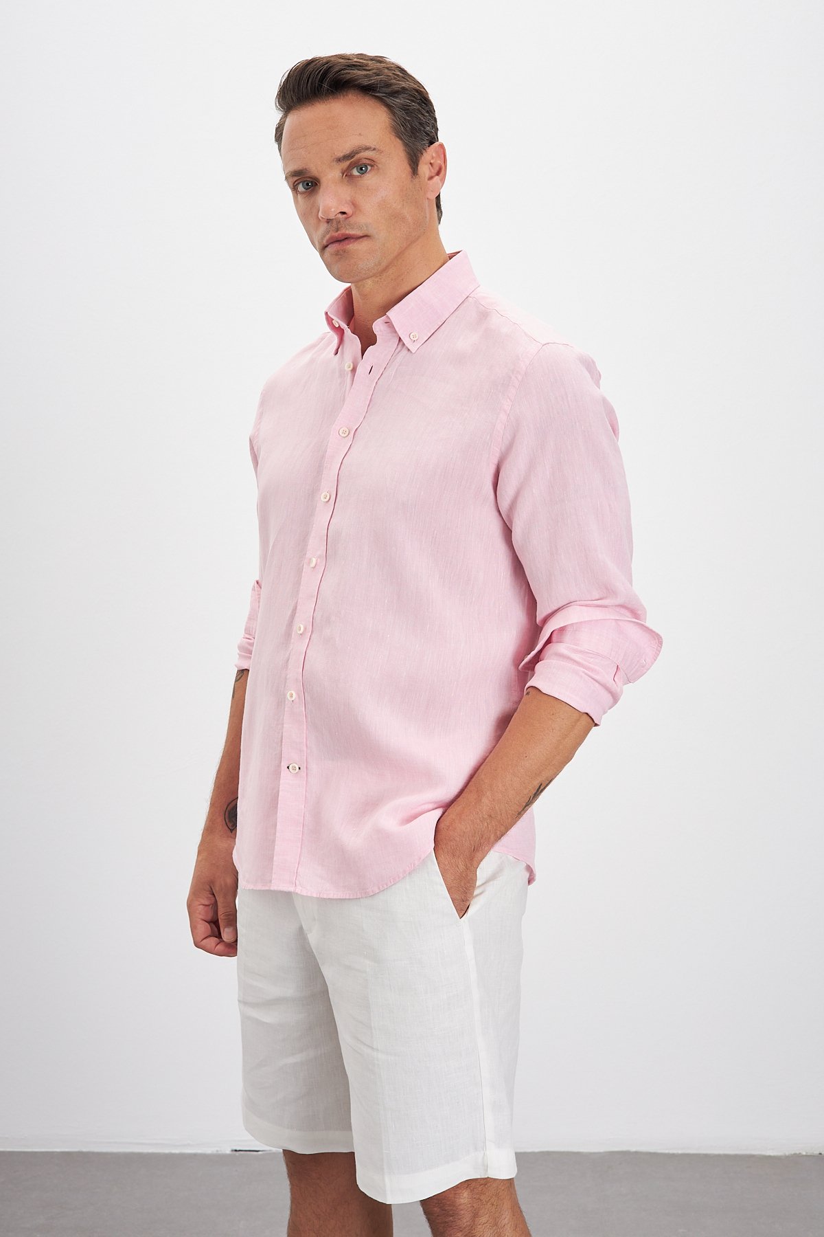 Yaka Düğmeli Comfort Fit %100 Keten Erkek Gömlek - Pembe