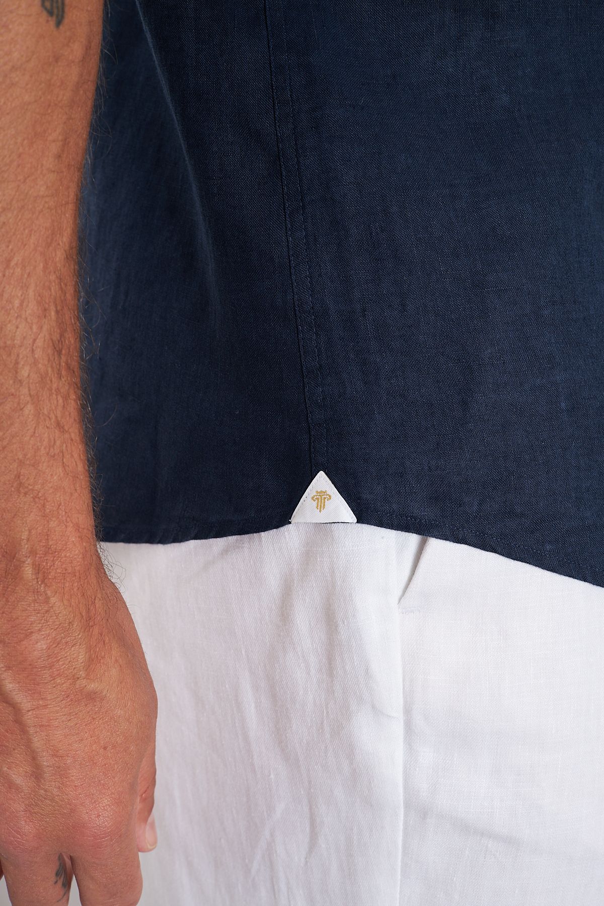 Yaka Düğmeli Comfort Fit %100 Keten Erkek Gömlek - Lacivert