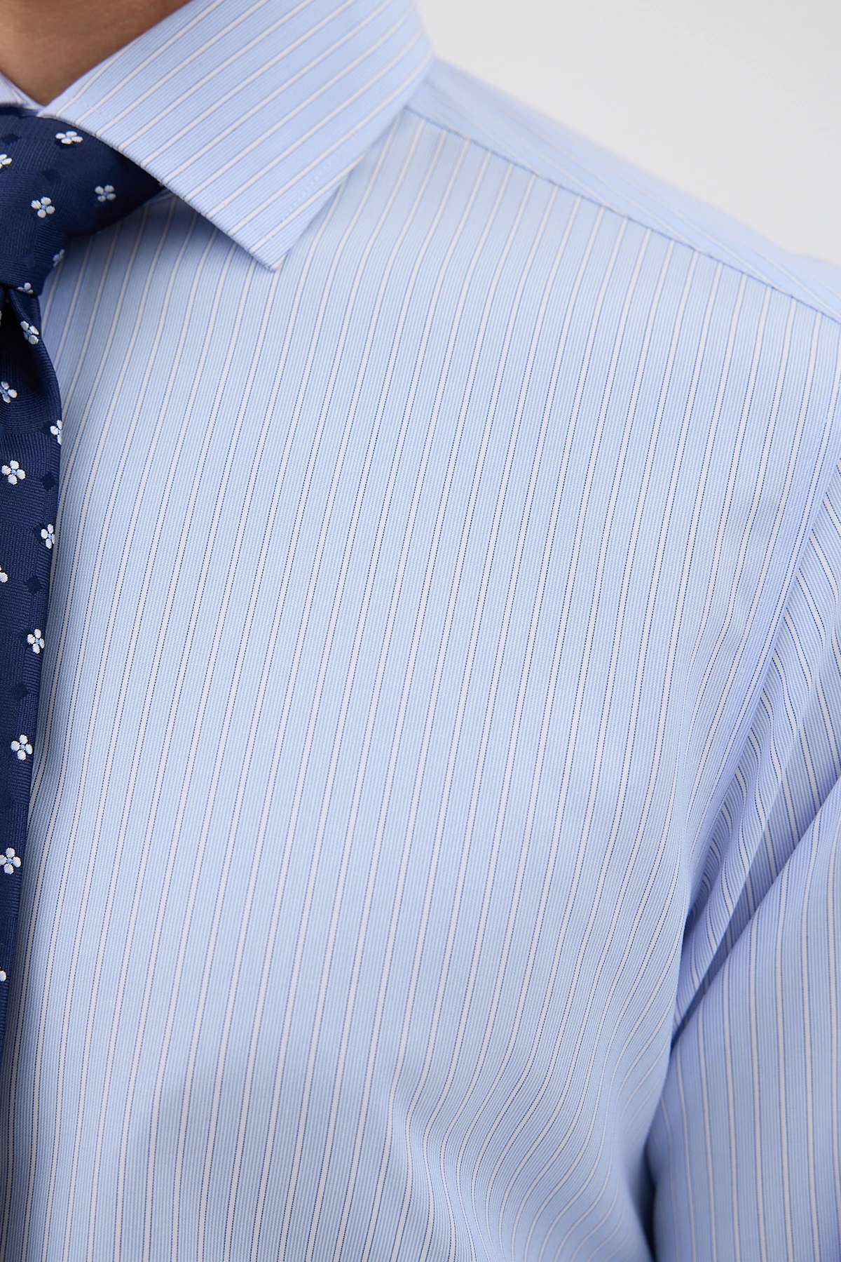 Non Iron Beyaz Lacivert Çizgili %100 Pamuk Comfort Fit Gömlek