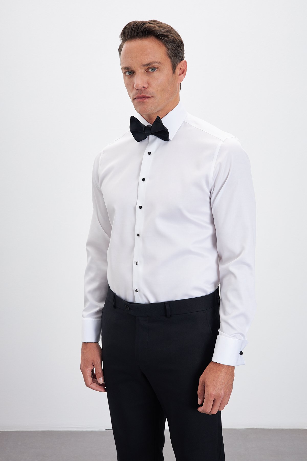 Ütü Gerektirmeyen %100 Pamuk Non Iron Comfort Fit Klasik Yaka Smokin Gömlek - Beyaz