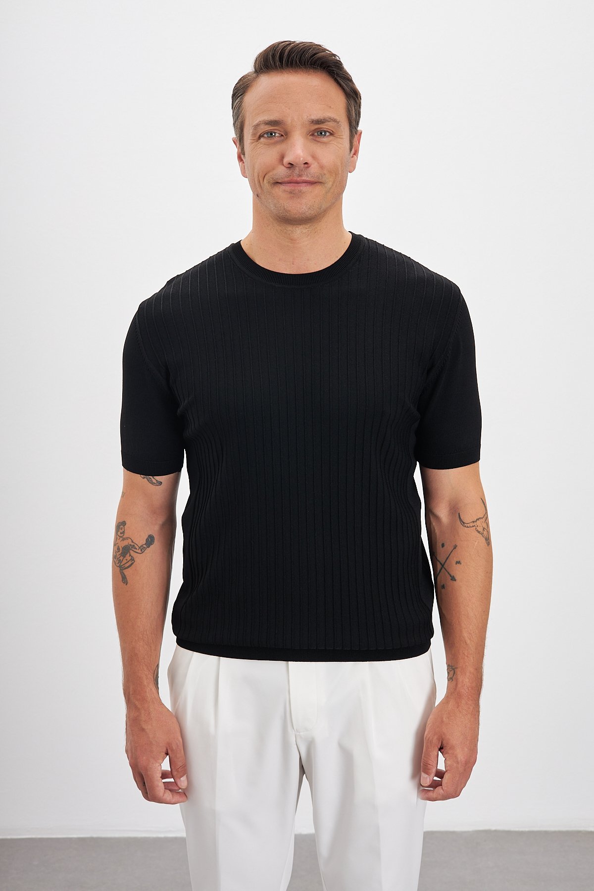Çizgili Desenli Bisiklet Yaka Triko Erkek T-Shirt - Siyah