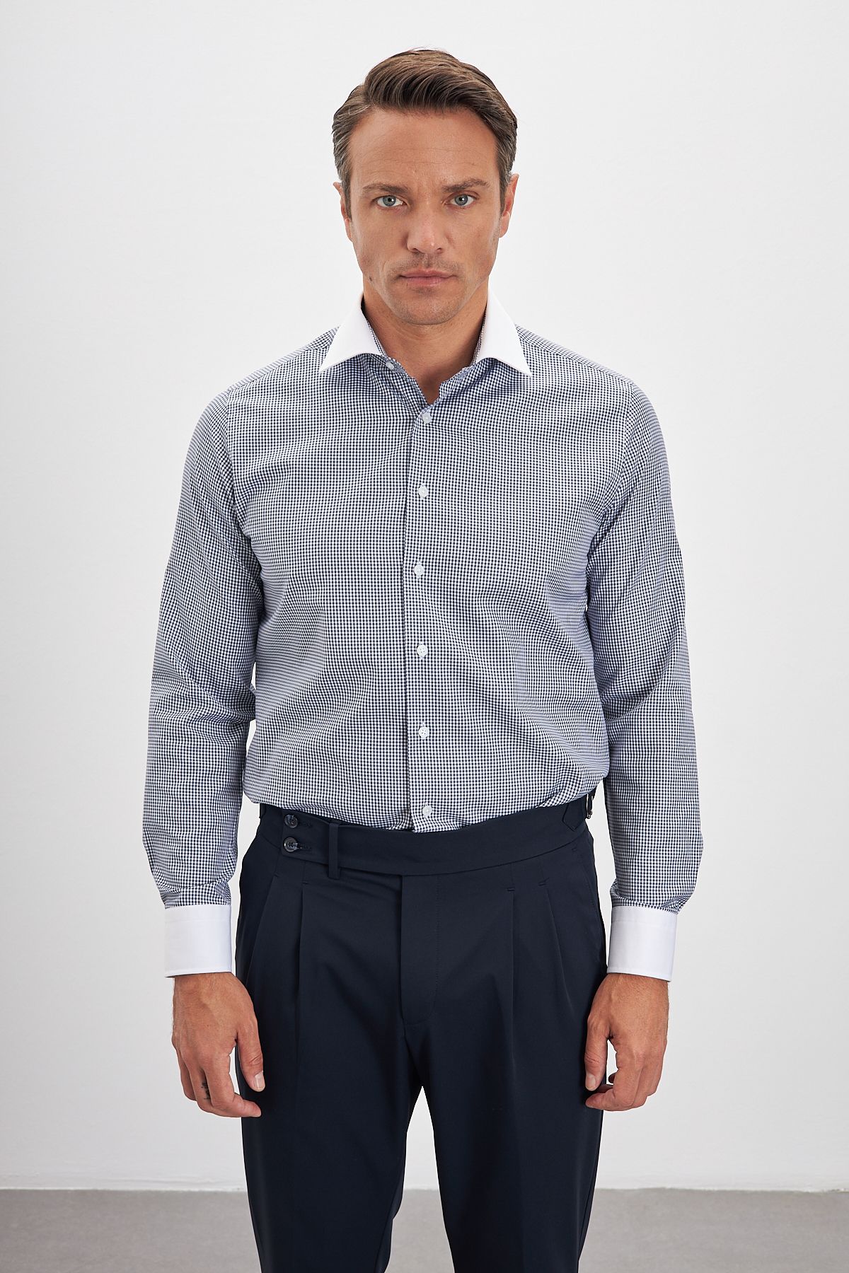 Beyaz İtalyan Yaka %100 Pamuk Comfort Fit Erkek Gömlek - Lacivert
