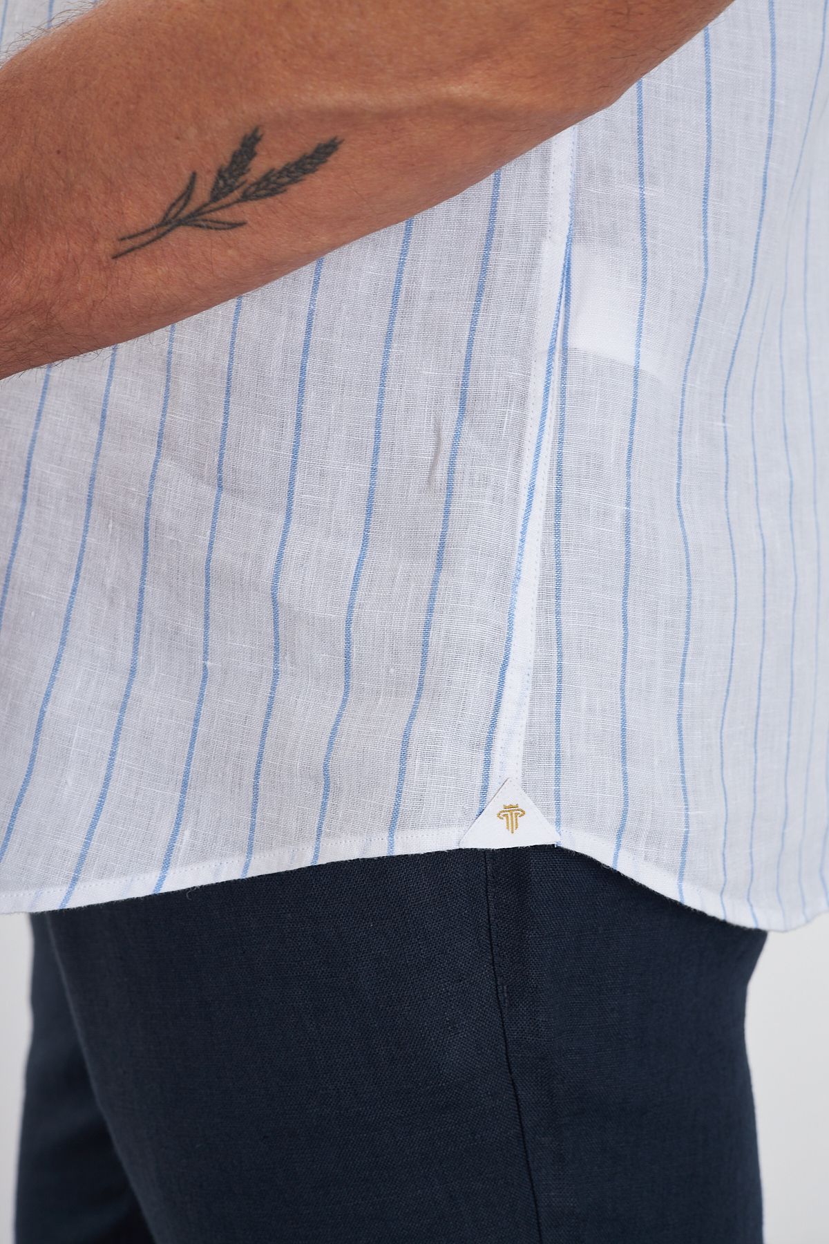 İtalyan Yaka Çizgili Comfort Fit %100 Keten Erkek Gömlek - Mavi Çizgili