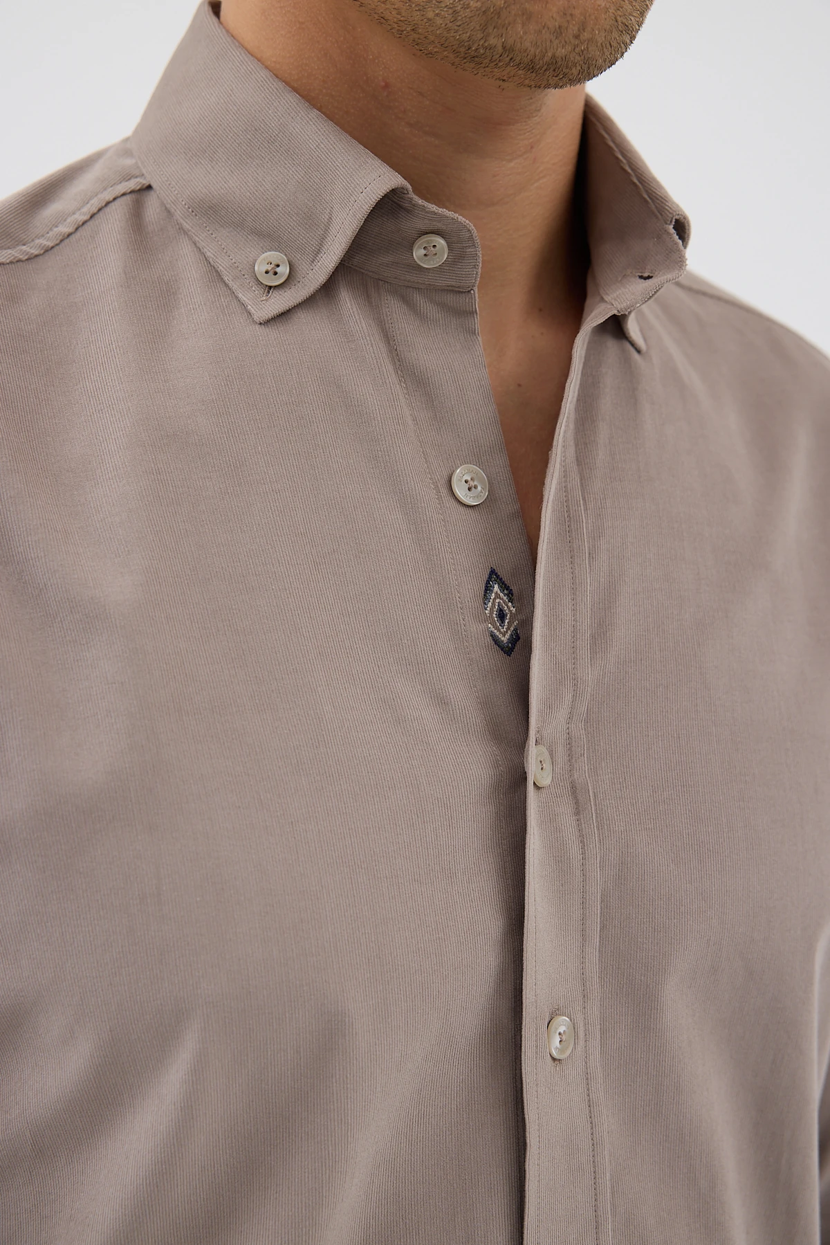 Kadife Yaka Düğmeli %100 Pamuk Comfort Fit Erkek Gömlek - Gri