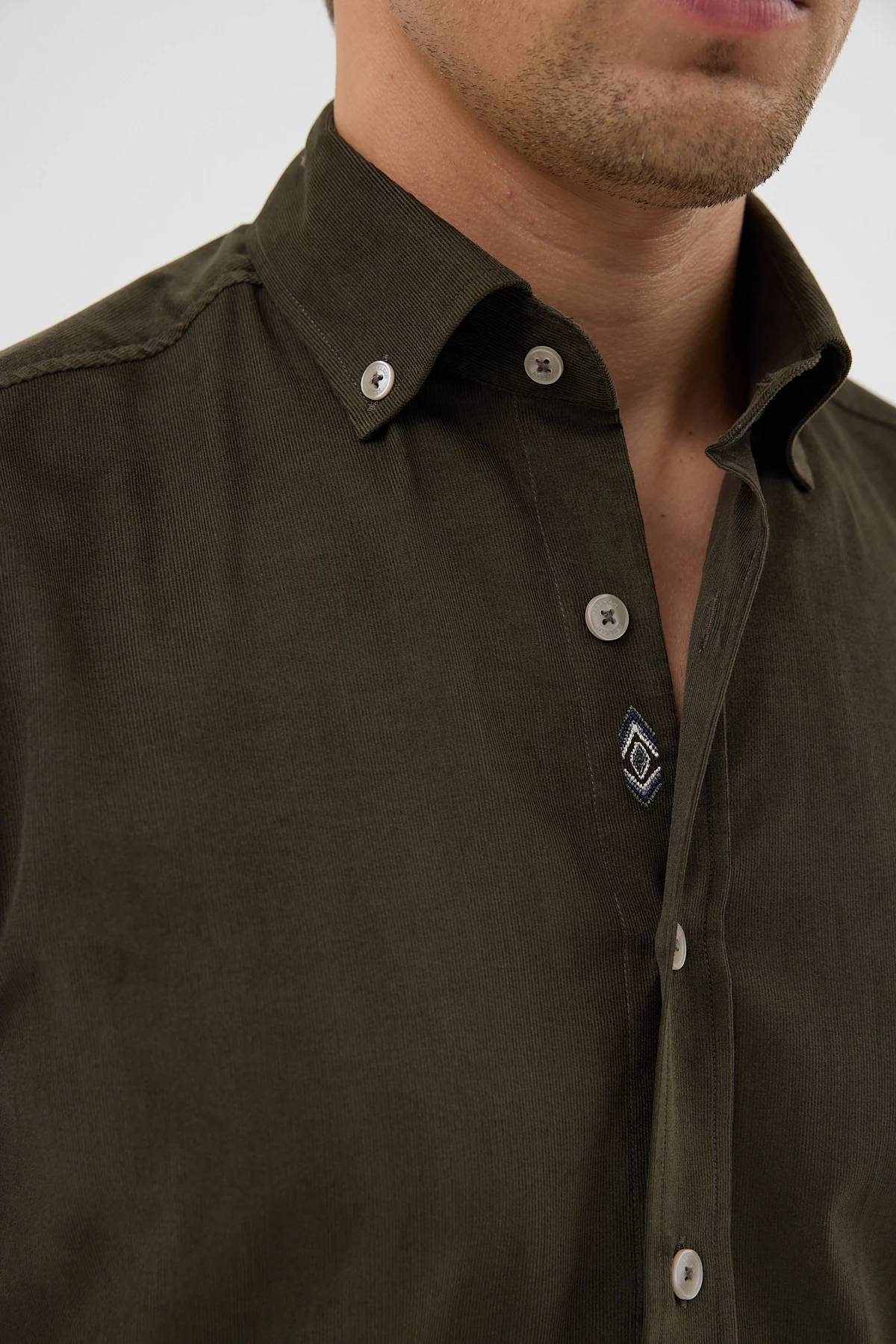 Kadife Yaka Düğmeli %100 Pamuk Comfort Fit Erkek Gömlek - Füme