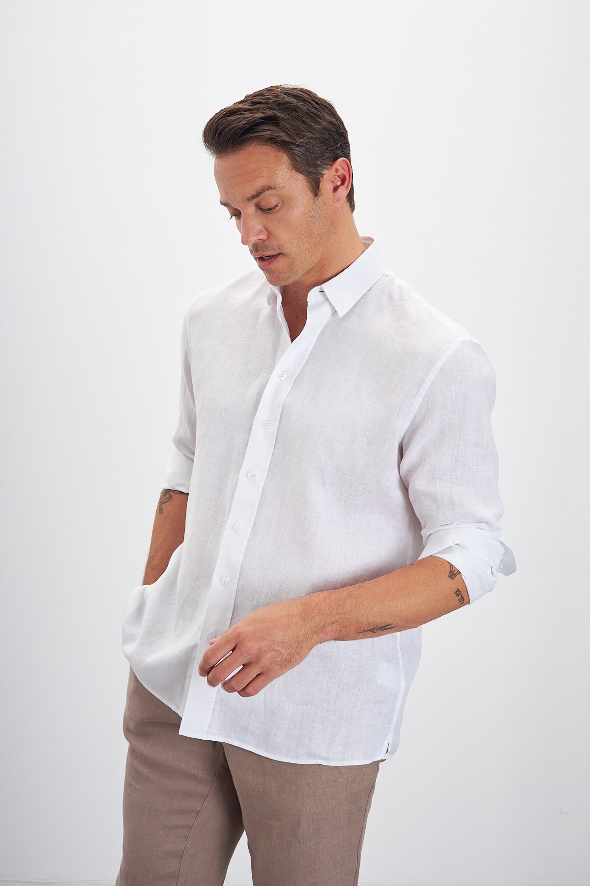 Relax Fit Alttan Biritli Yaka %100 Keten Erkek Gömlek - Beyaz