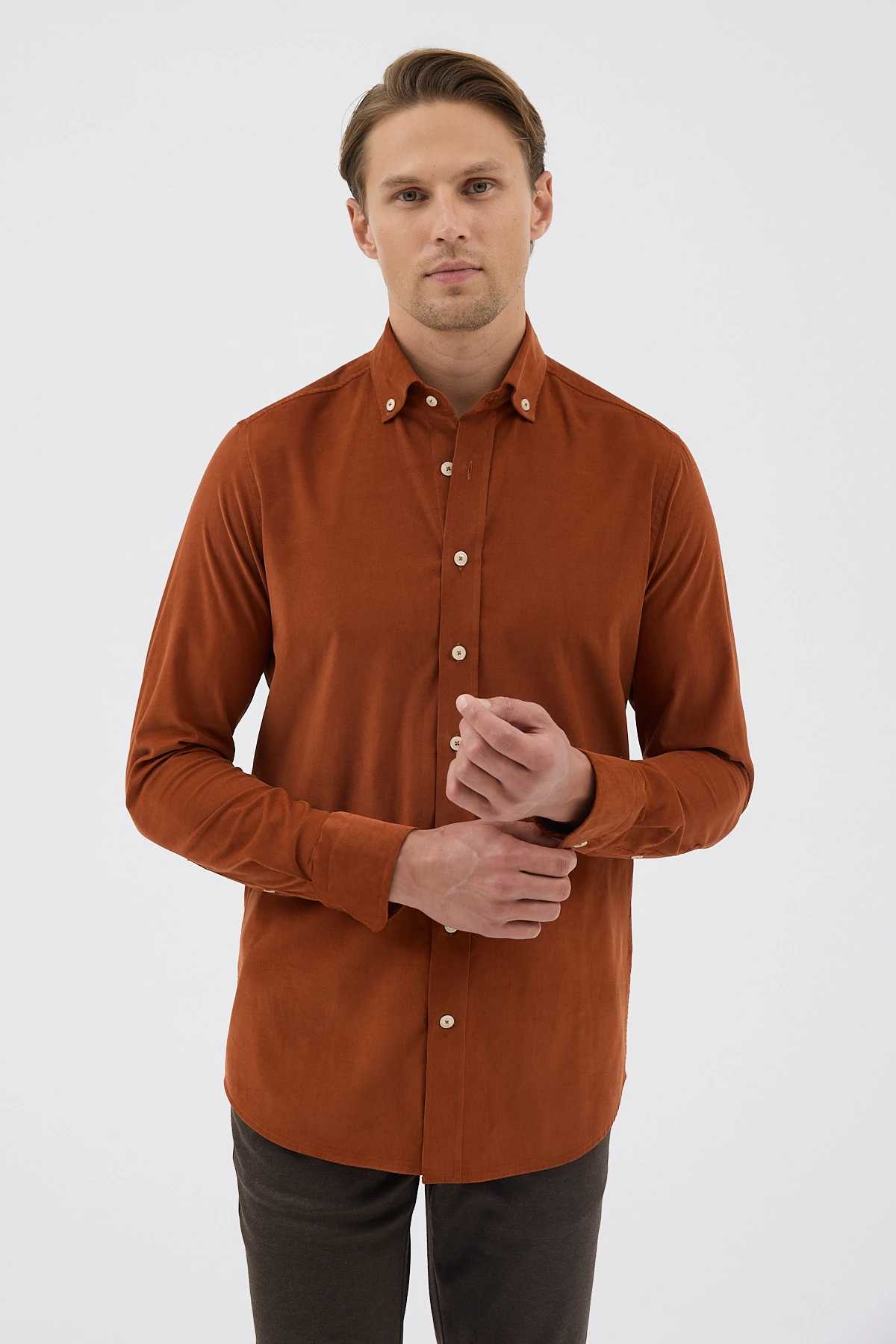 Kadife Yaka Düğmeli %100 Pamuk Comfort Fit Erkek Gömlek - Tarçın