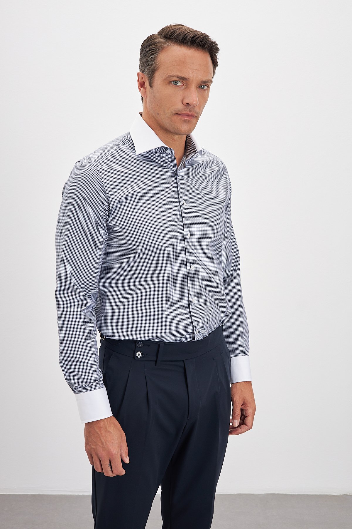 Beyaz İtalyan Yaka %100 Pamuk Comfort Fit Erkek Gömlek - Lacivert