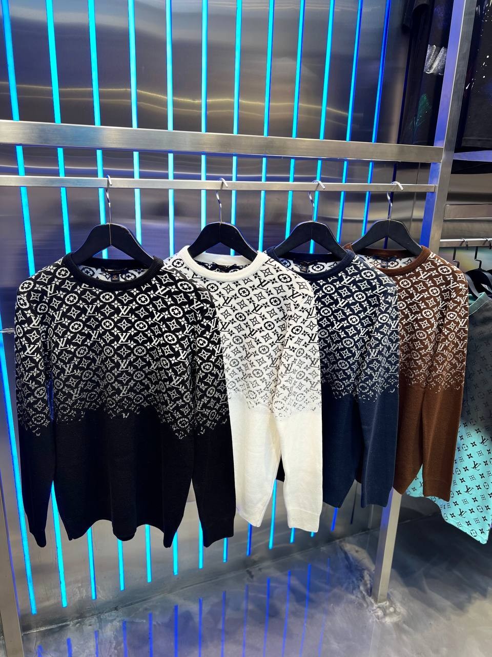 L New Season Luxury Knitwear