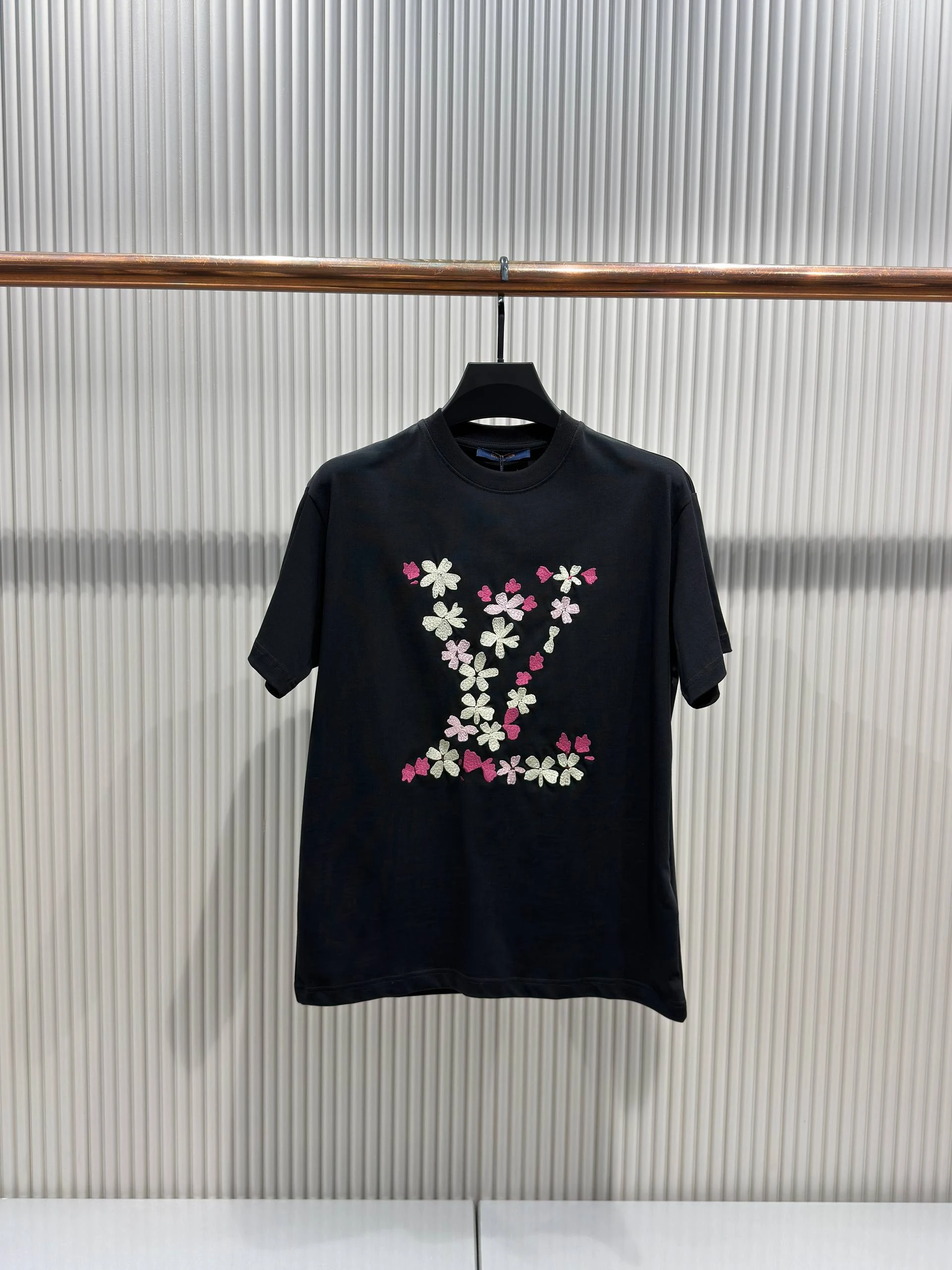 L Luxury Colorful Embroidered Floral T-Shirt - Black
