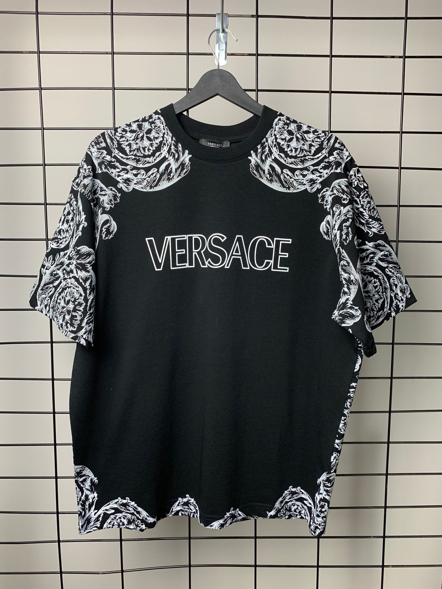 V New Season Luxury T-shirt