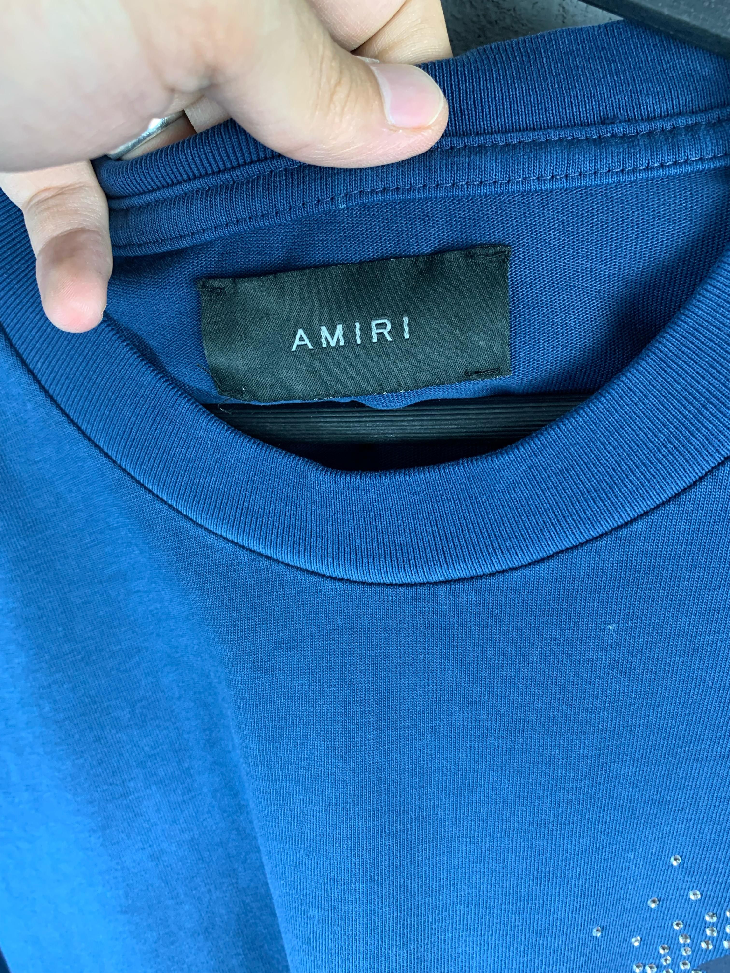 A Luxury Stone Embroidered Black & White & Blue T-shirt