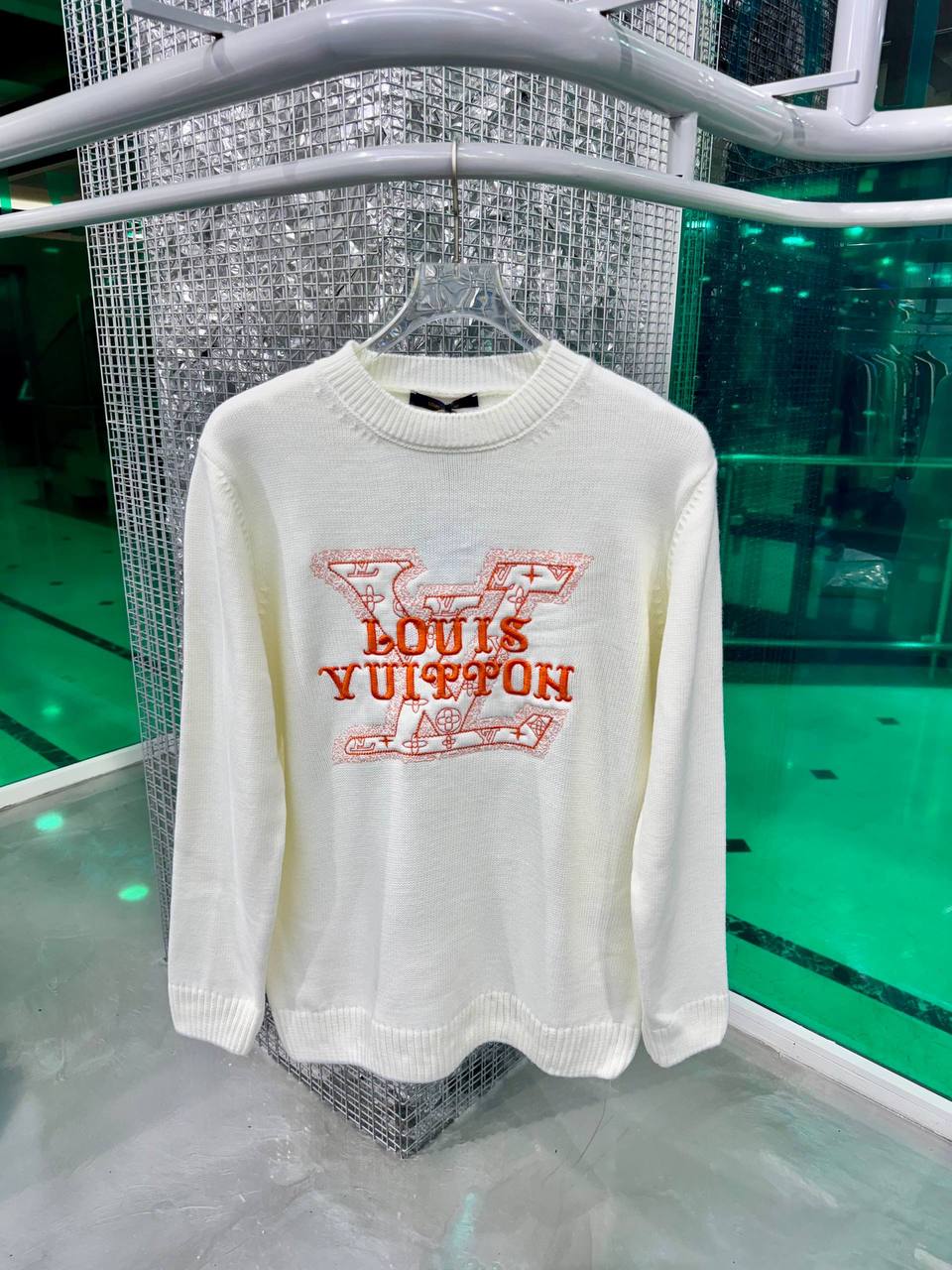 L Luxury Embroidered Knitwear - White