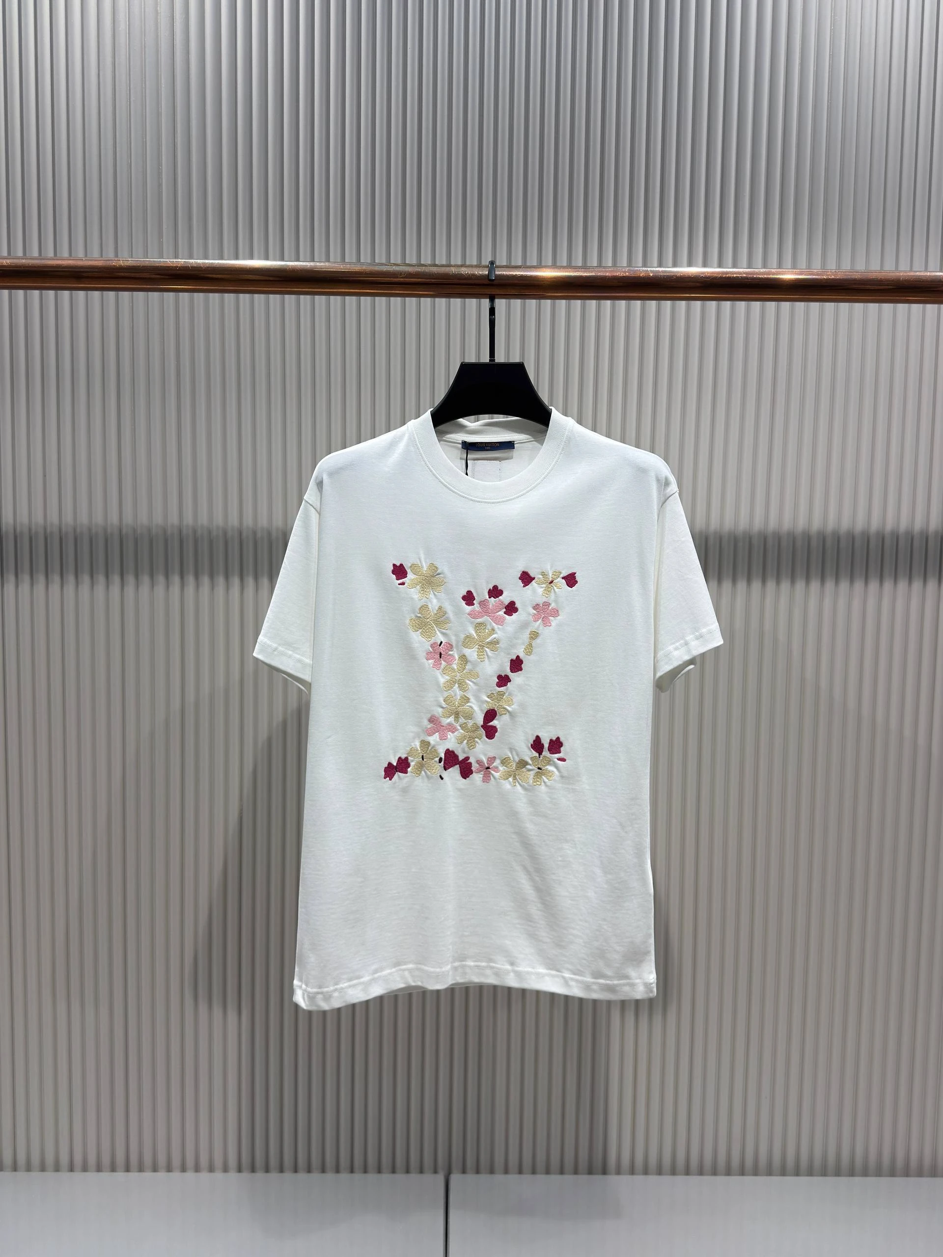 L Luxury Colorful Embroidered Floral T-Shirt - White