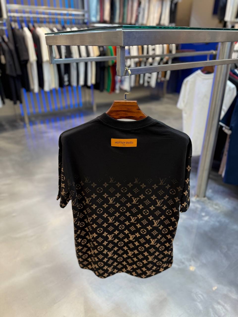 L Luxury Special Design Black & White T-shirt - Black