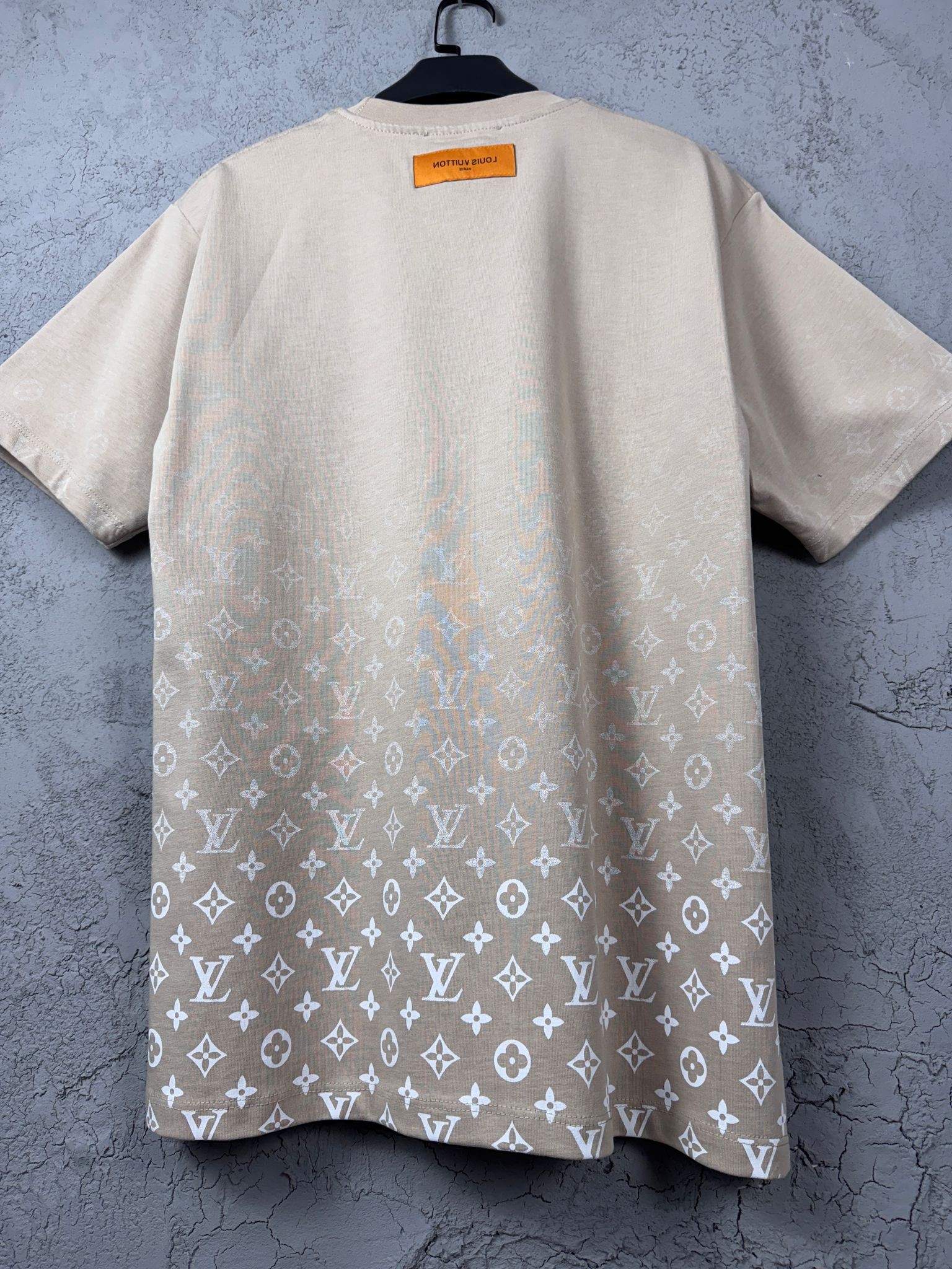 L New Season Luxury Bottom Up Erased Logo Design T-shirt