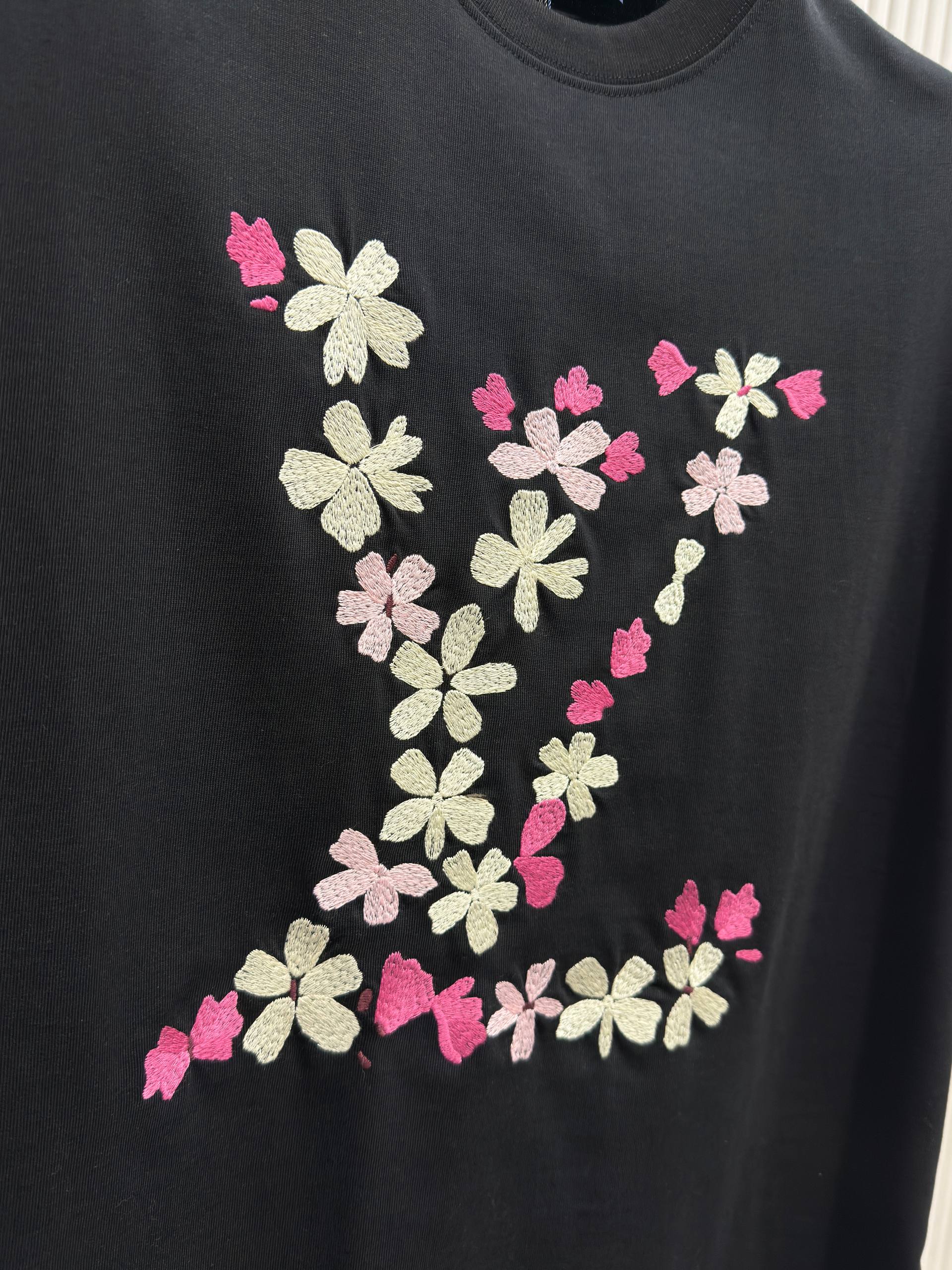 L Luxury Colorful Embroidered Floral T-Shirt