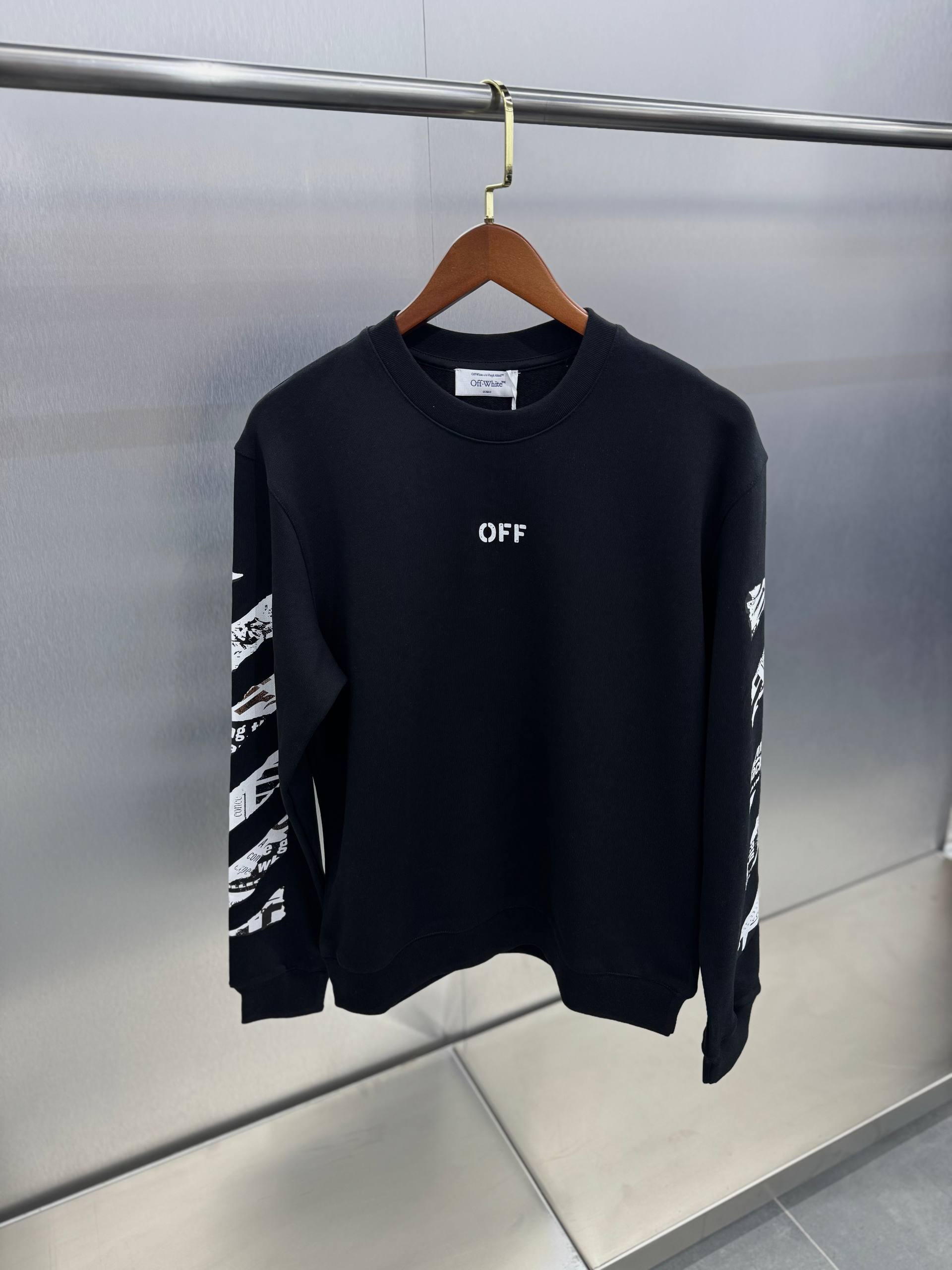 O-W Luxury Logo Print Sweatshirt - Black