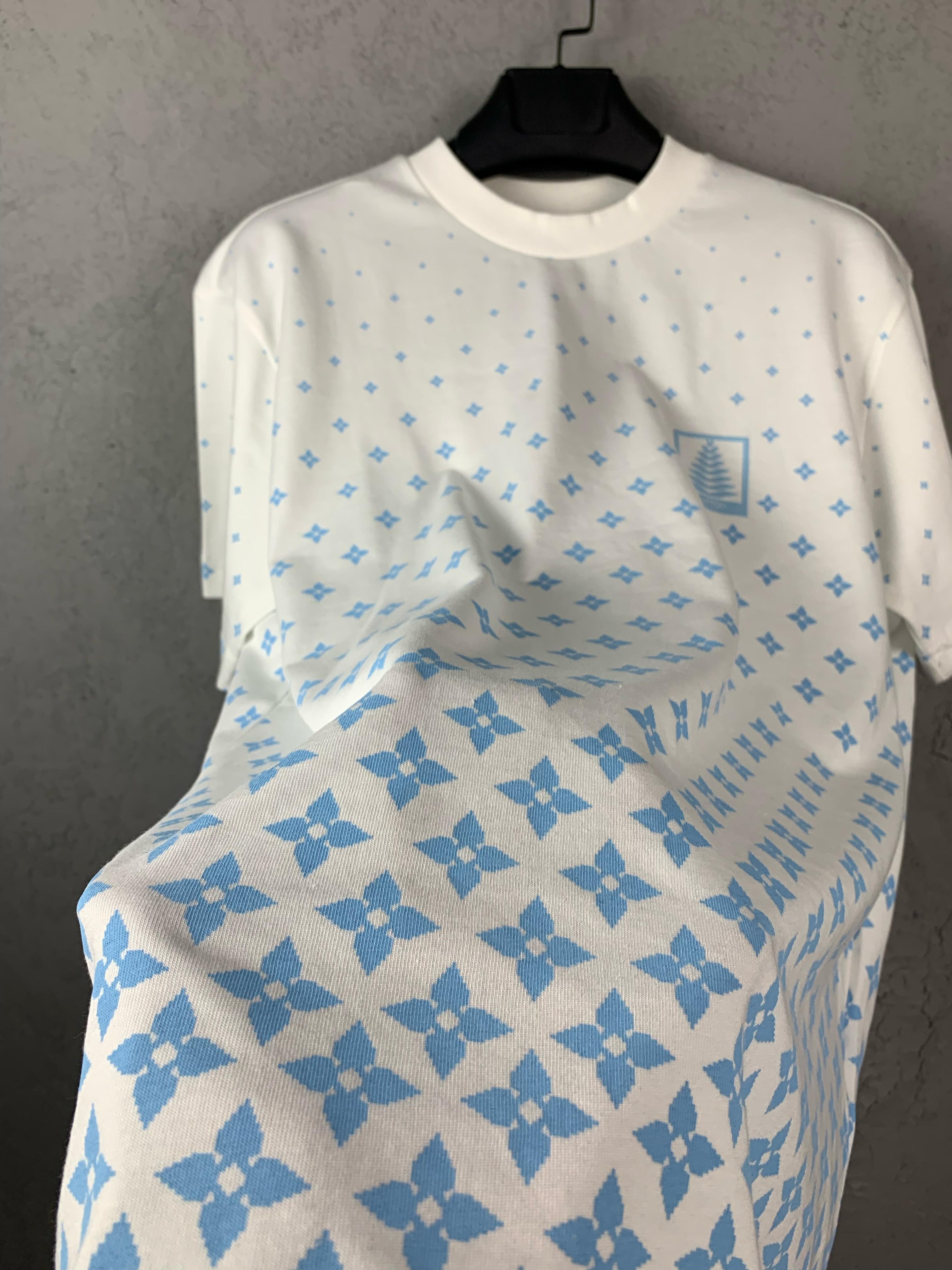 L Luxury Shrinking Logo Design Black & White T-Shirt