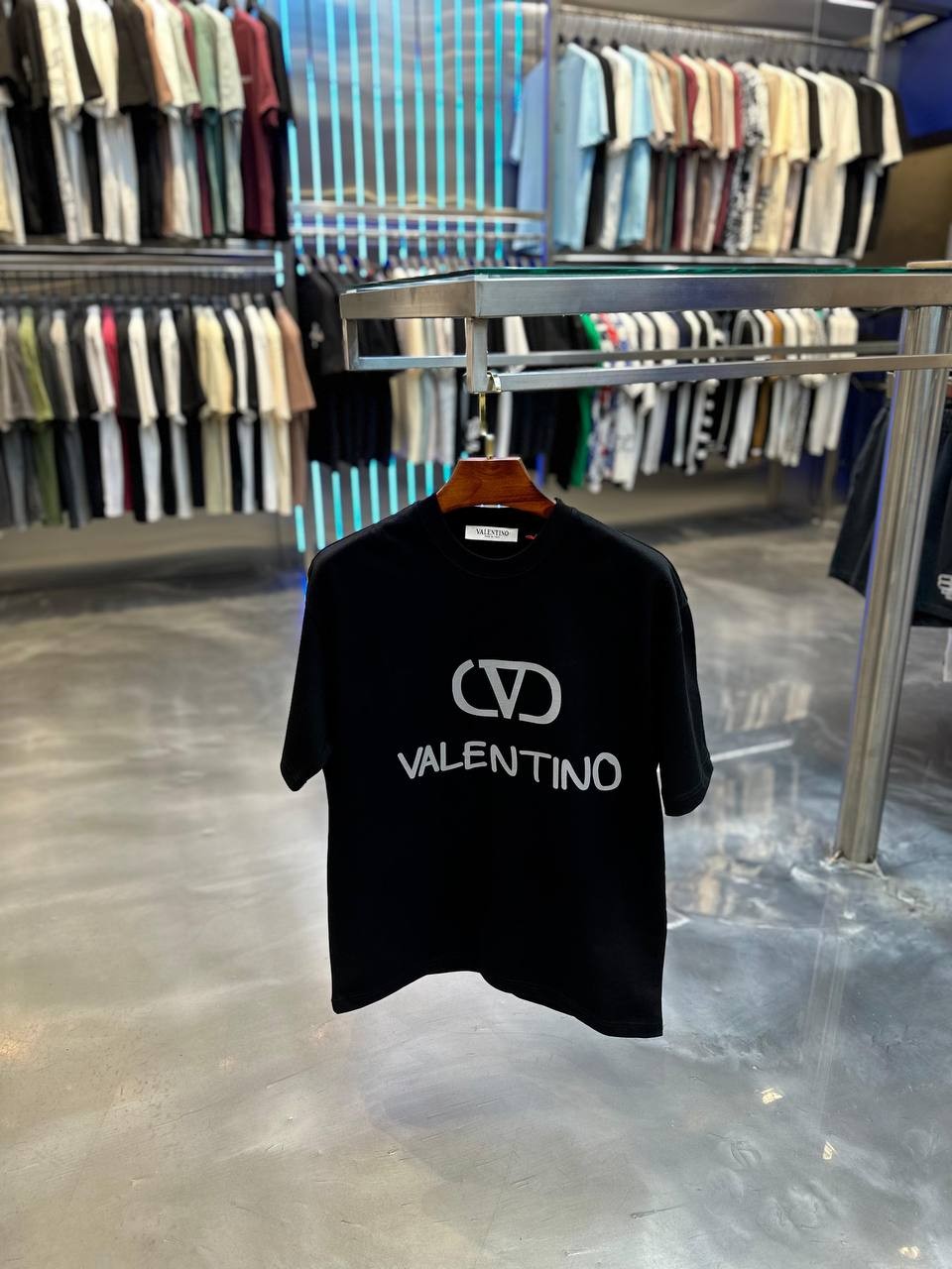 VL Luxury Logo and Text Printed Black & White T-shirt - Black