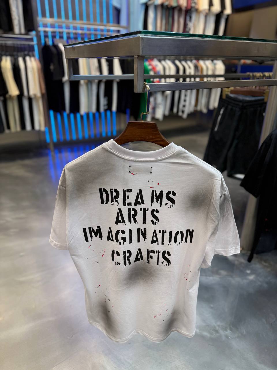 A Luxury Dream Arts Printed Black & White T-Shirt