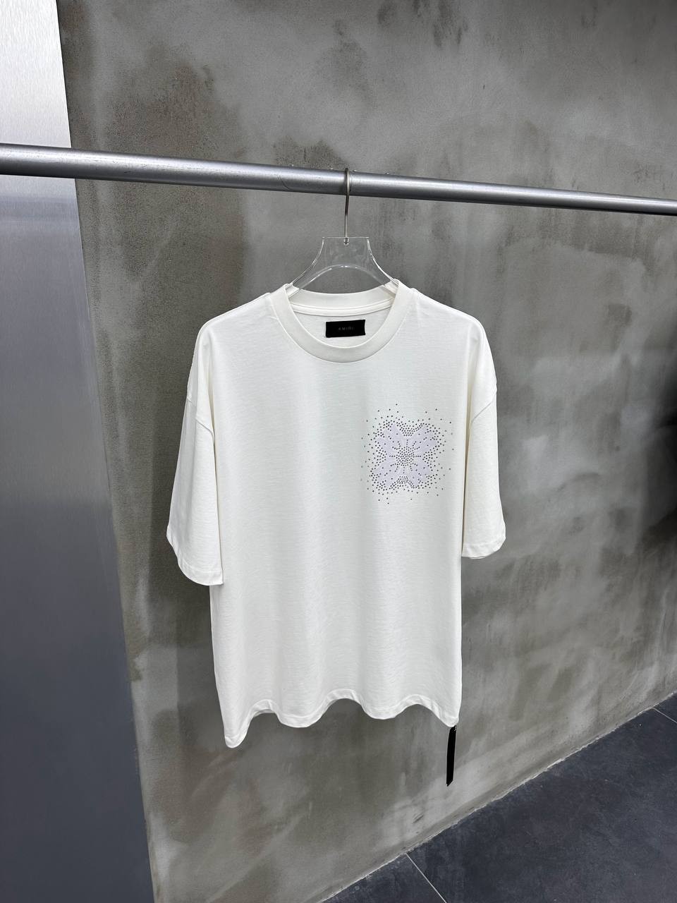 A Luxury Stone Embroidered Black & White & Blue T-shirt - White